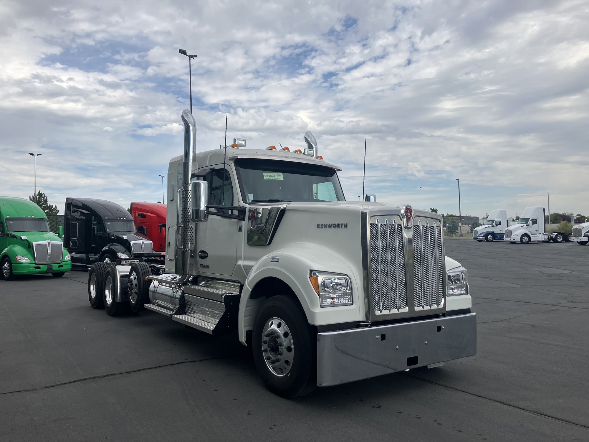 2027 Kenworth W990 2027 Kenworth W990 - image 3 of 6