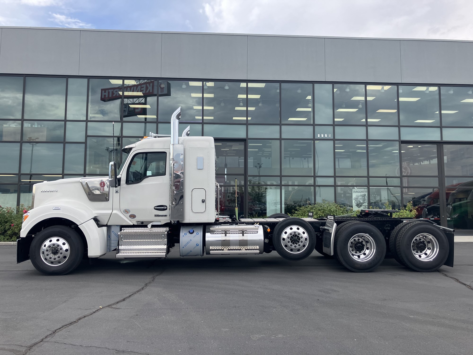2027 Kenworth W990 2027 Kenworth W990 - image 5 of 6