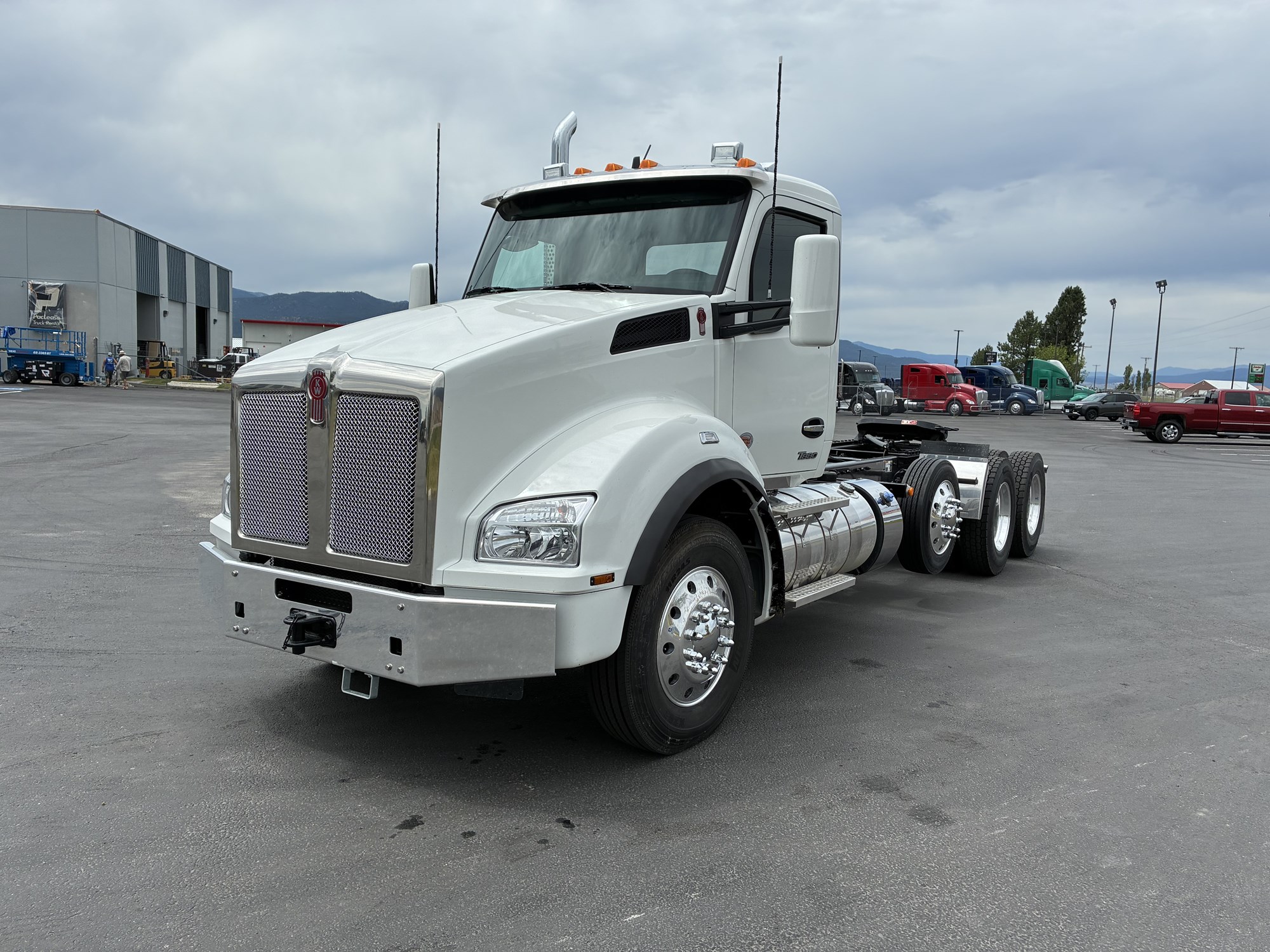 2027 Kenworth T880 2027 Kenworth T880 - image 1 of 6