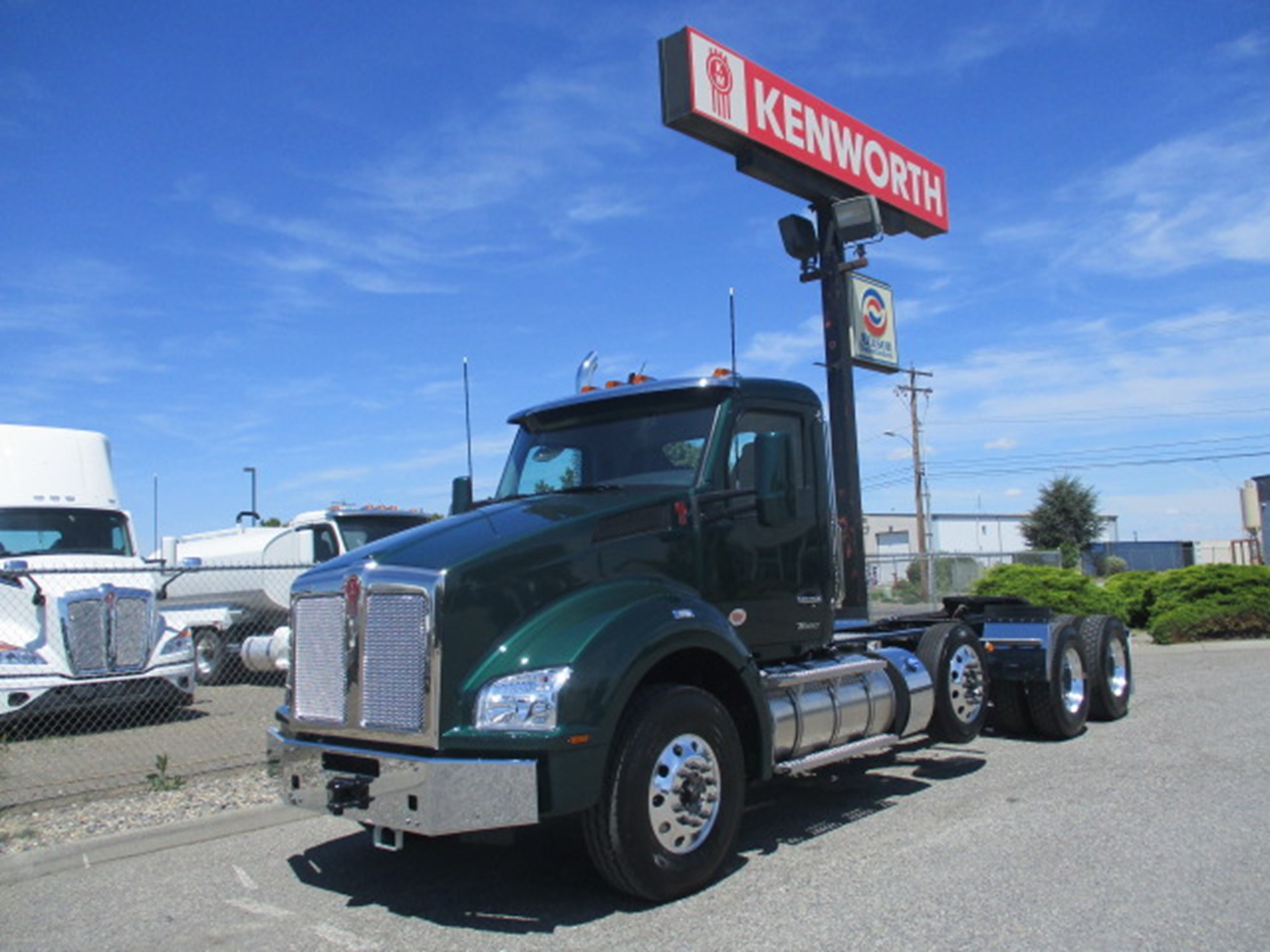 2027 Kenworth T880 2027 Kenworth T880 - image 1 of 6