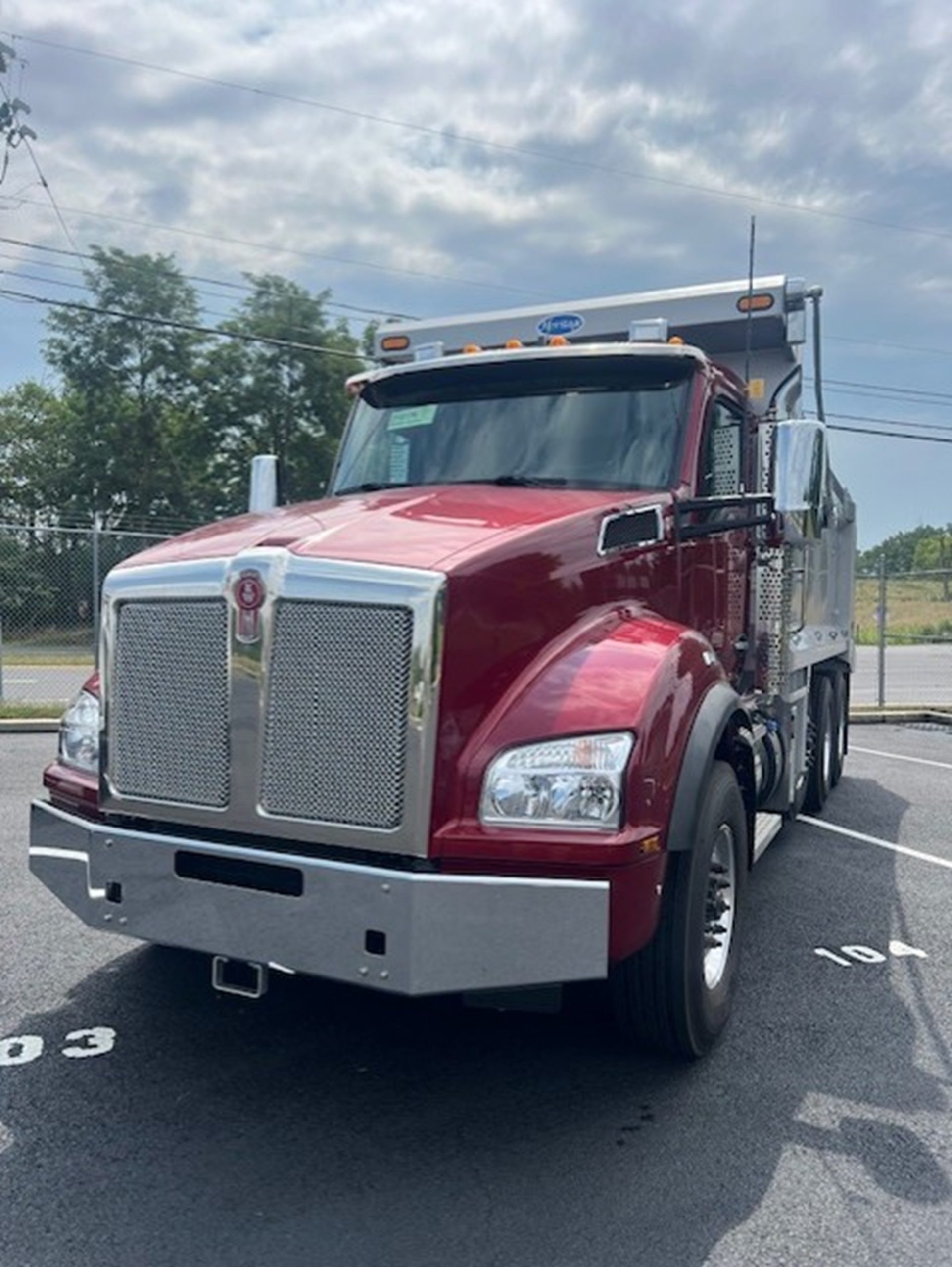 2027 Kenworth T880 - image 1 of 6