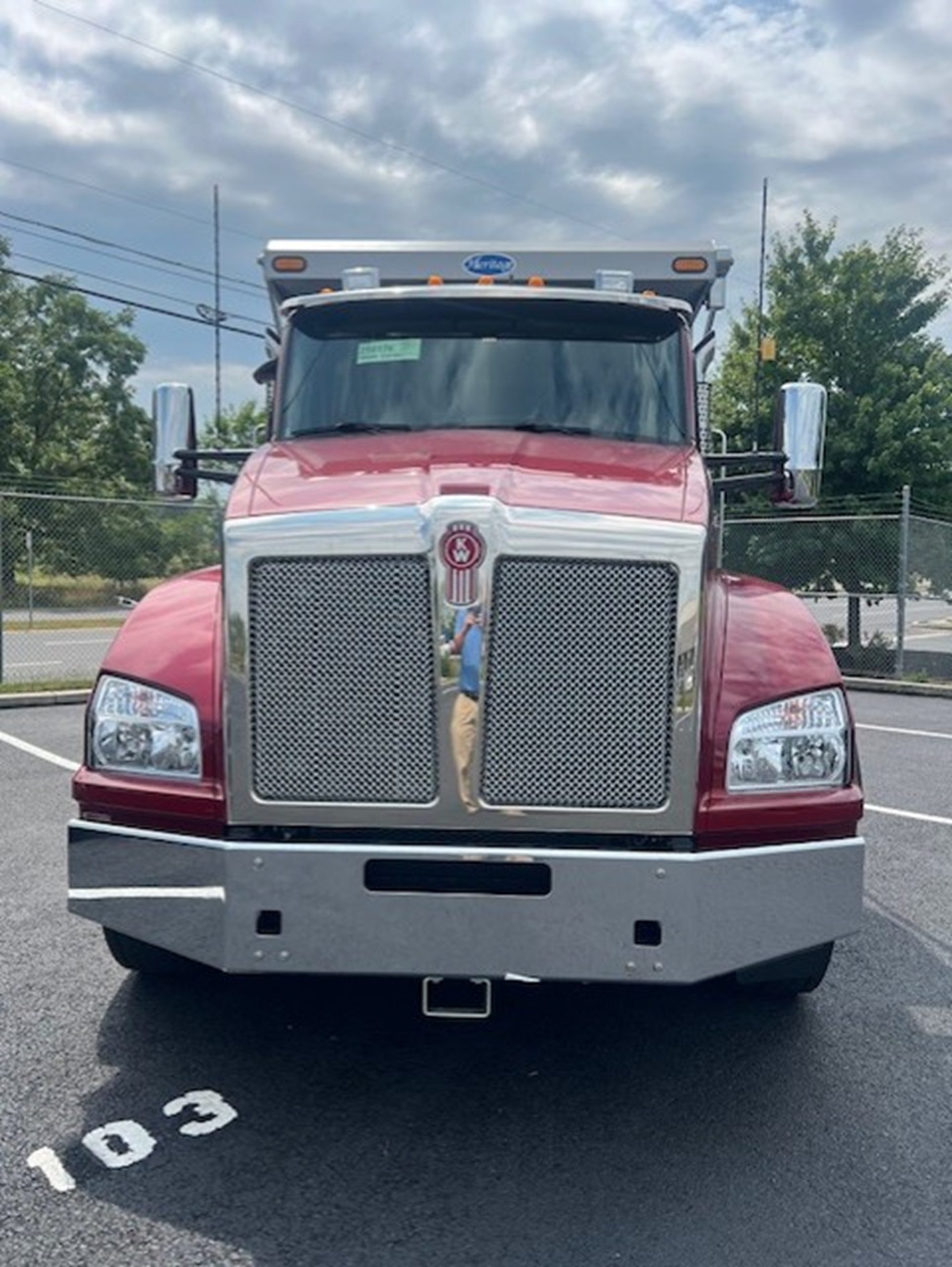 2027 Kenworth T880 - image 2 of 6