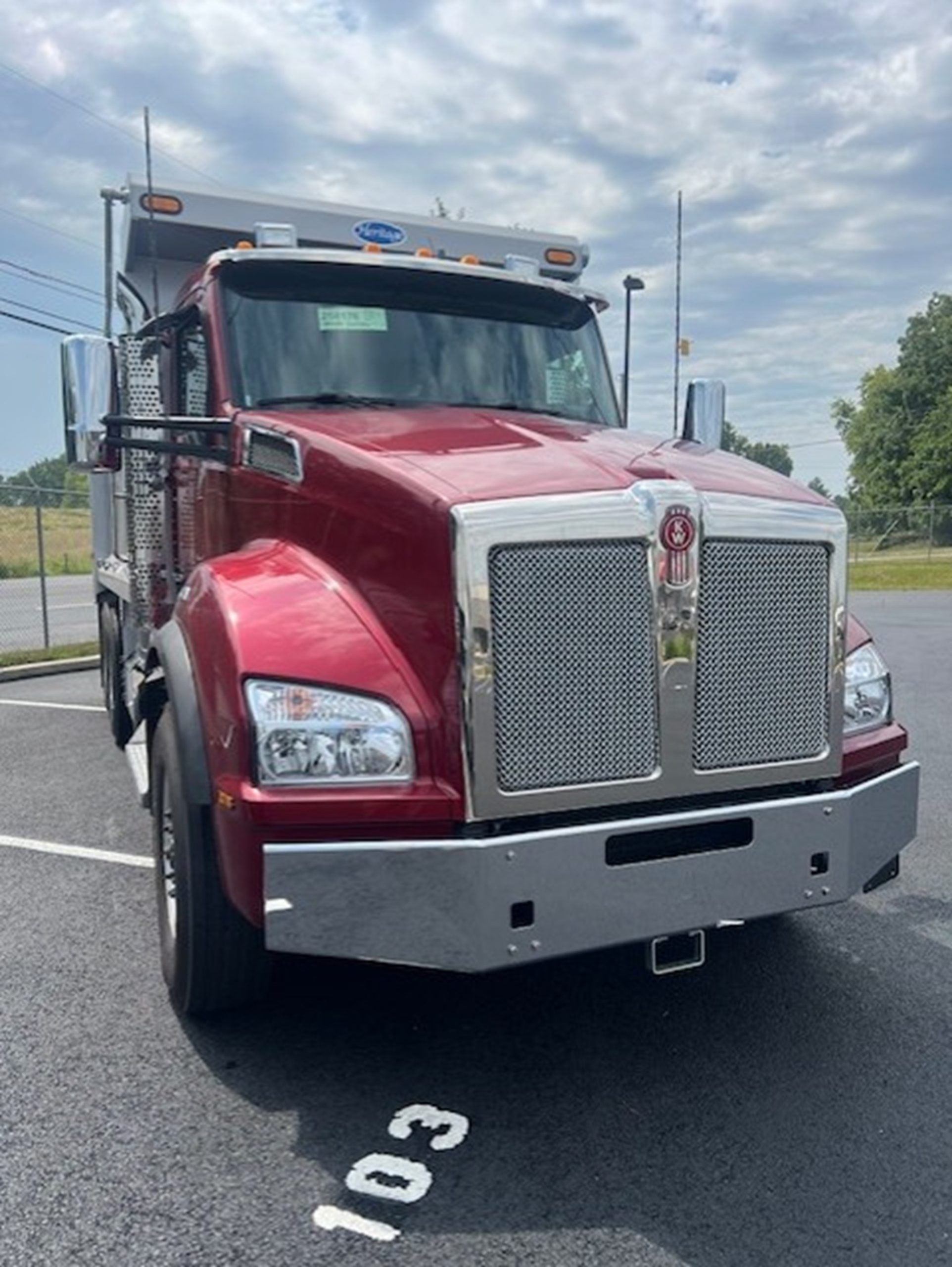 2027 Kenworth T880 - image 3 of 6