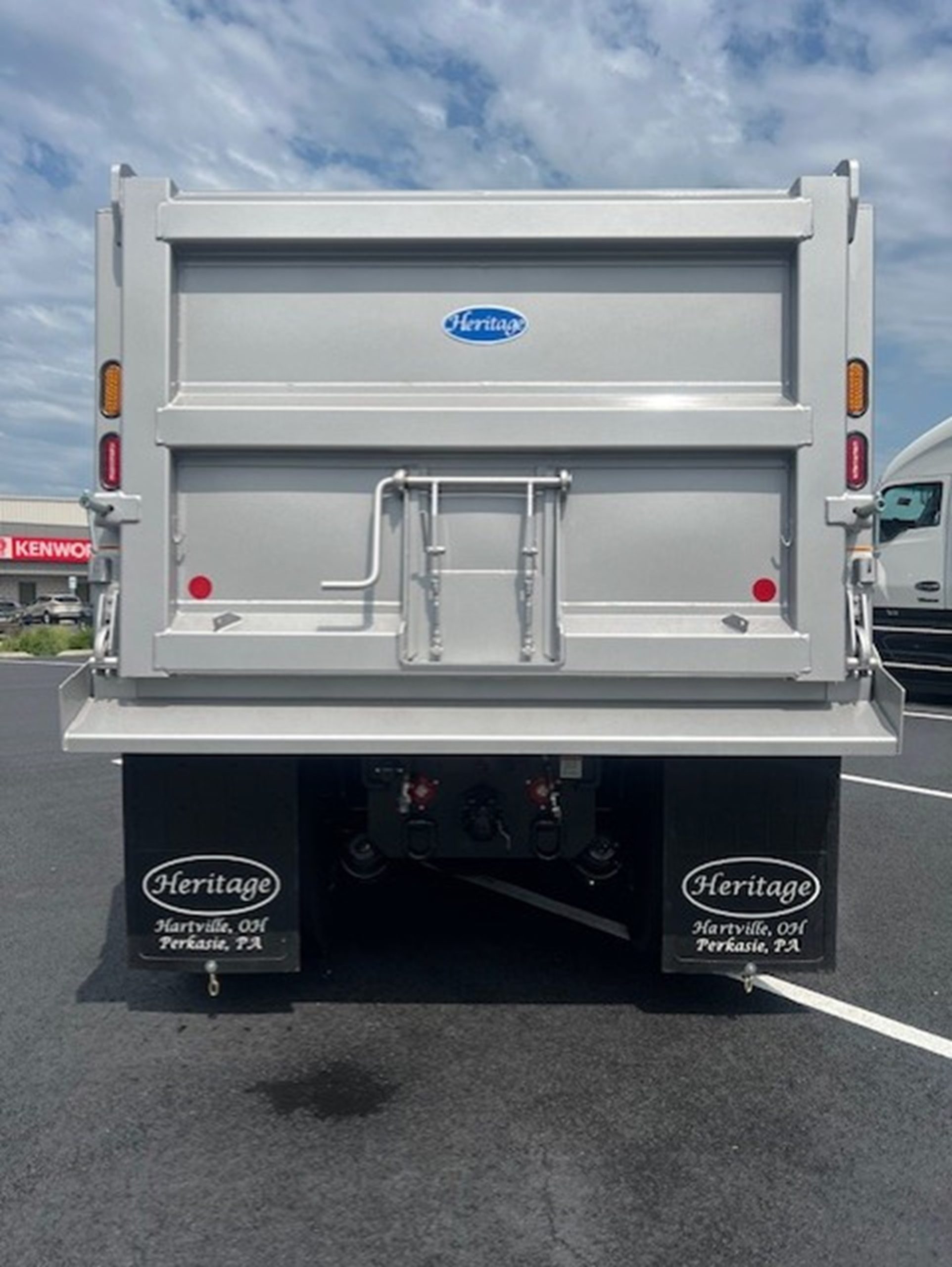 2027 Kenworth T880 - image 6 of 6
