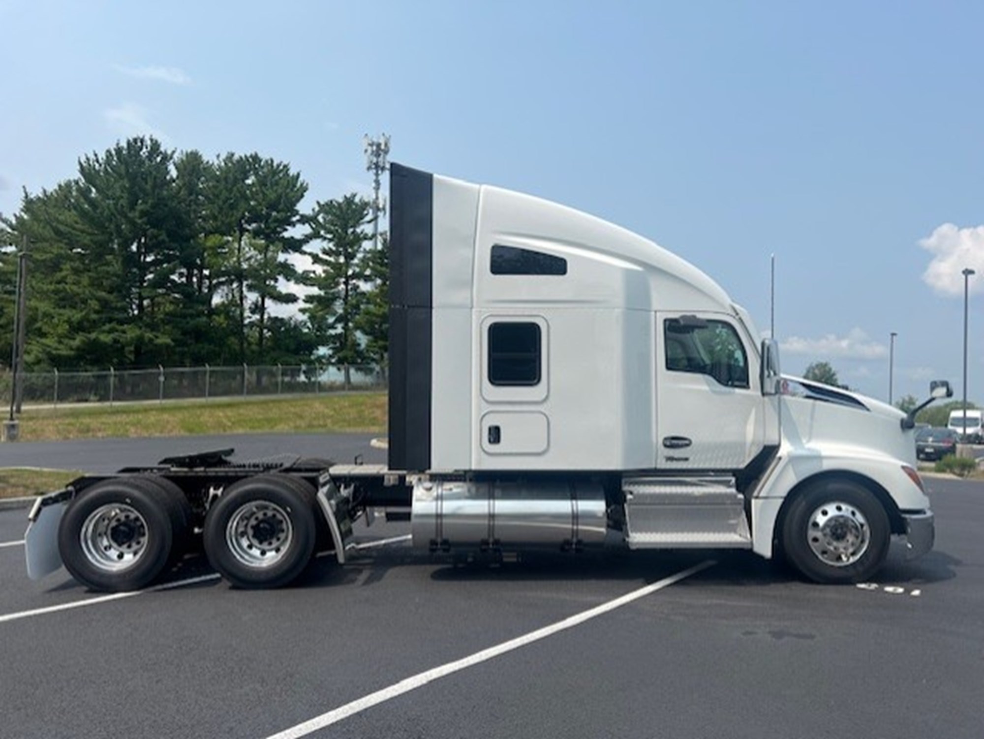 2027 Kenworth T680 Next Gen - image 4 of 6