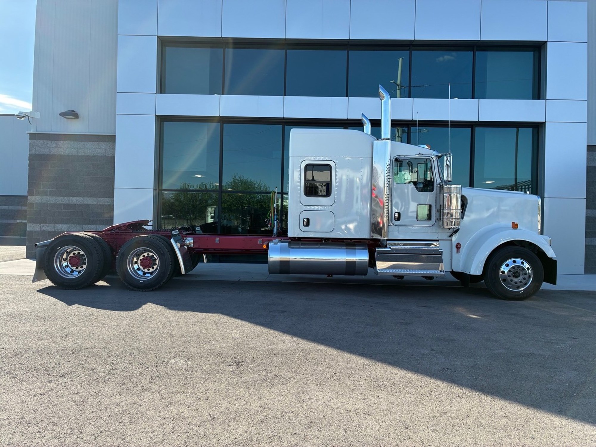 2027 Kenworth W900B 2027 Kenworth W900B - image 2 of 6
