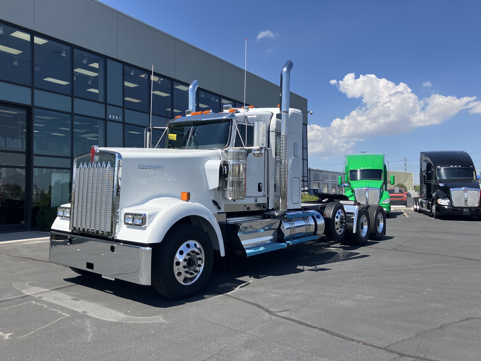 2027 Kenworth W900B 2027 Kenworth W900B - image 1 of 6