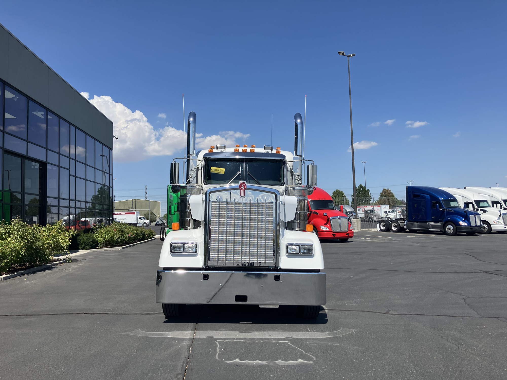 2027 Kenworth W900B 2027 Kenworth W900B - image 2 of 6