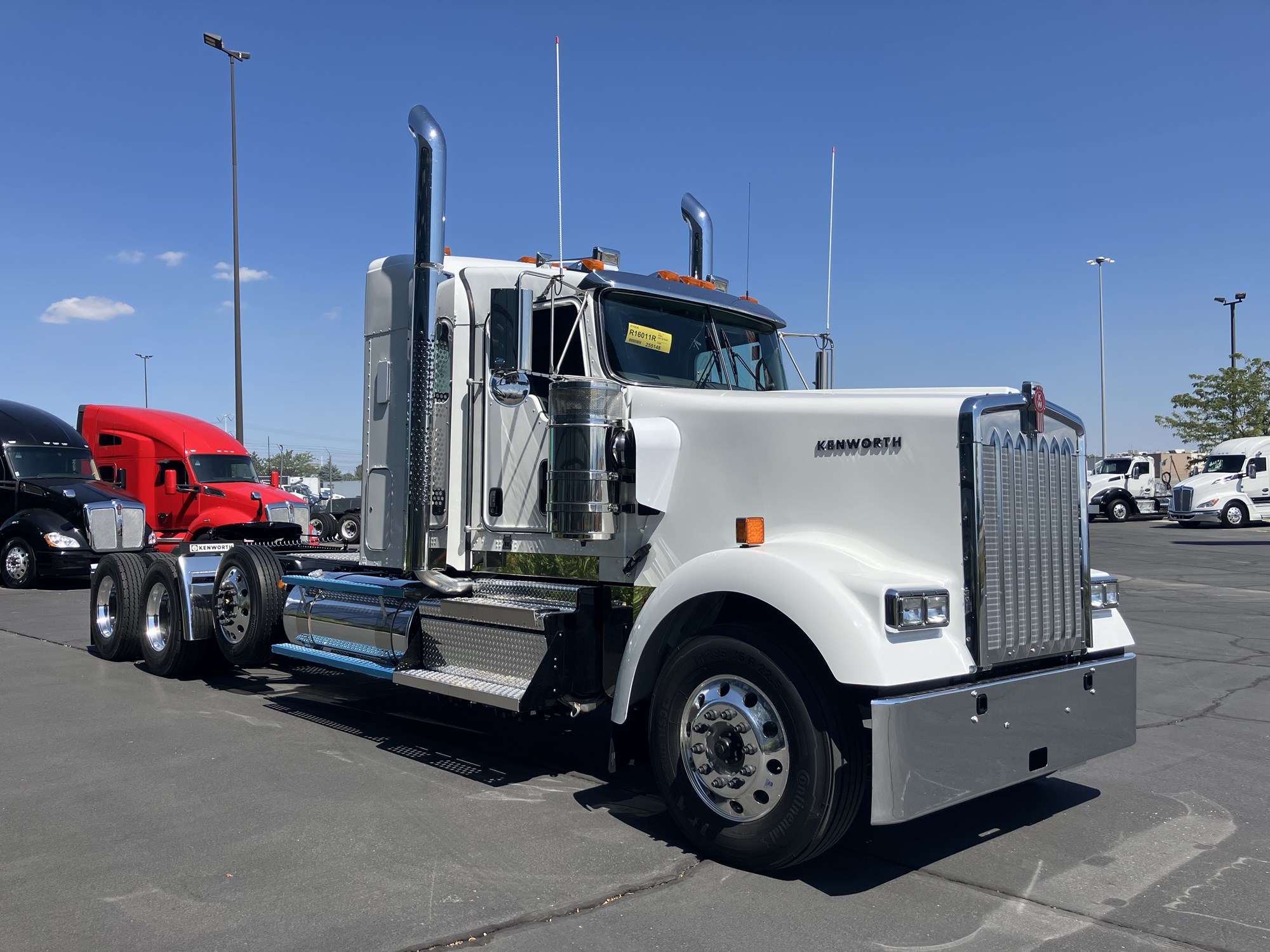 2027 Kenworth W900B 2027 Kenworth W900B - image 3 of 6