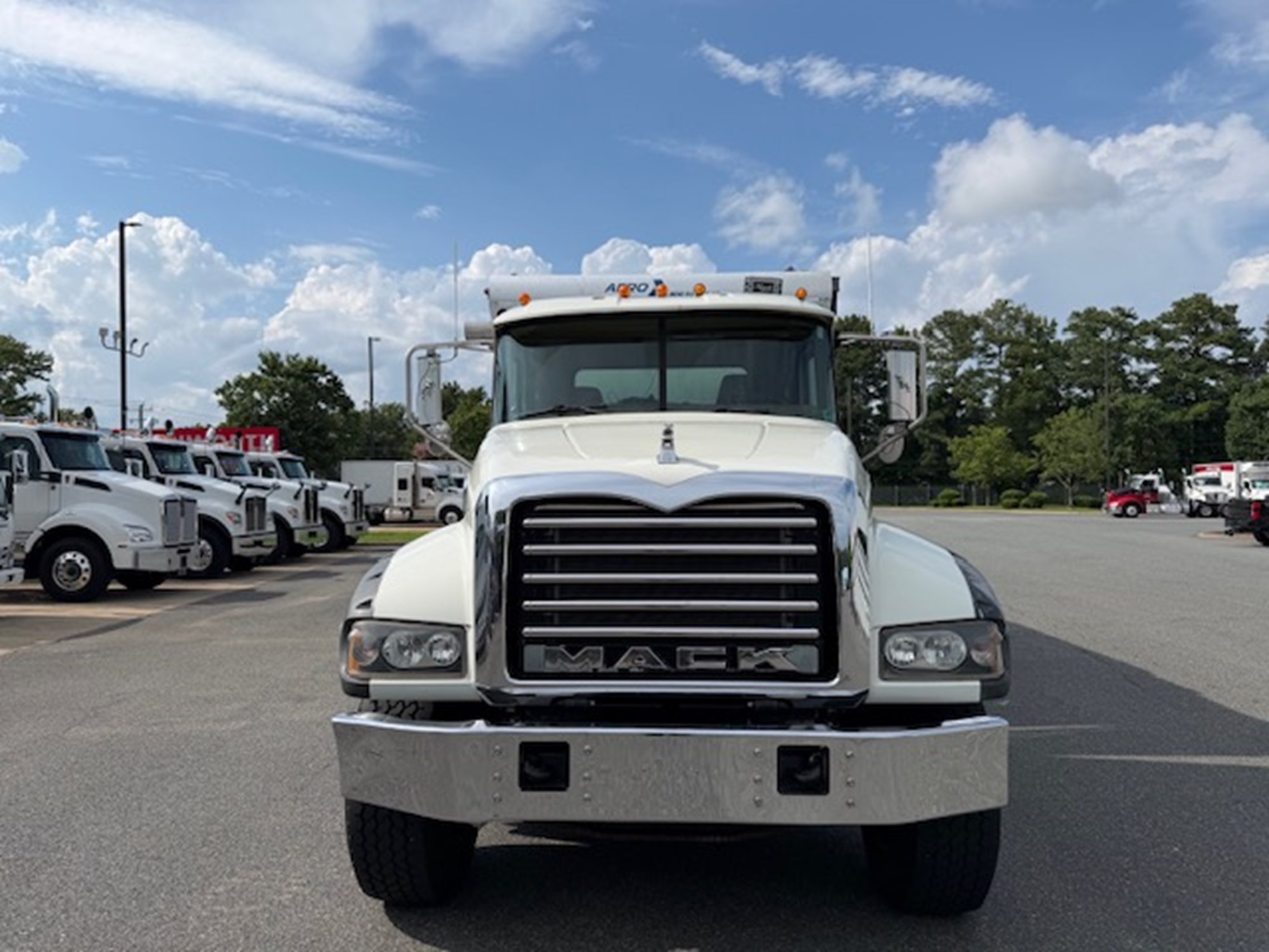2014 Mack CV713 Granite 2014 Mack CV713 Granite - image 3 of 3