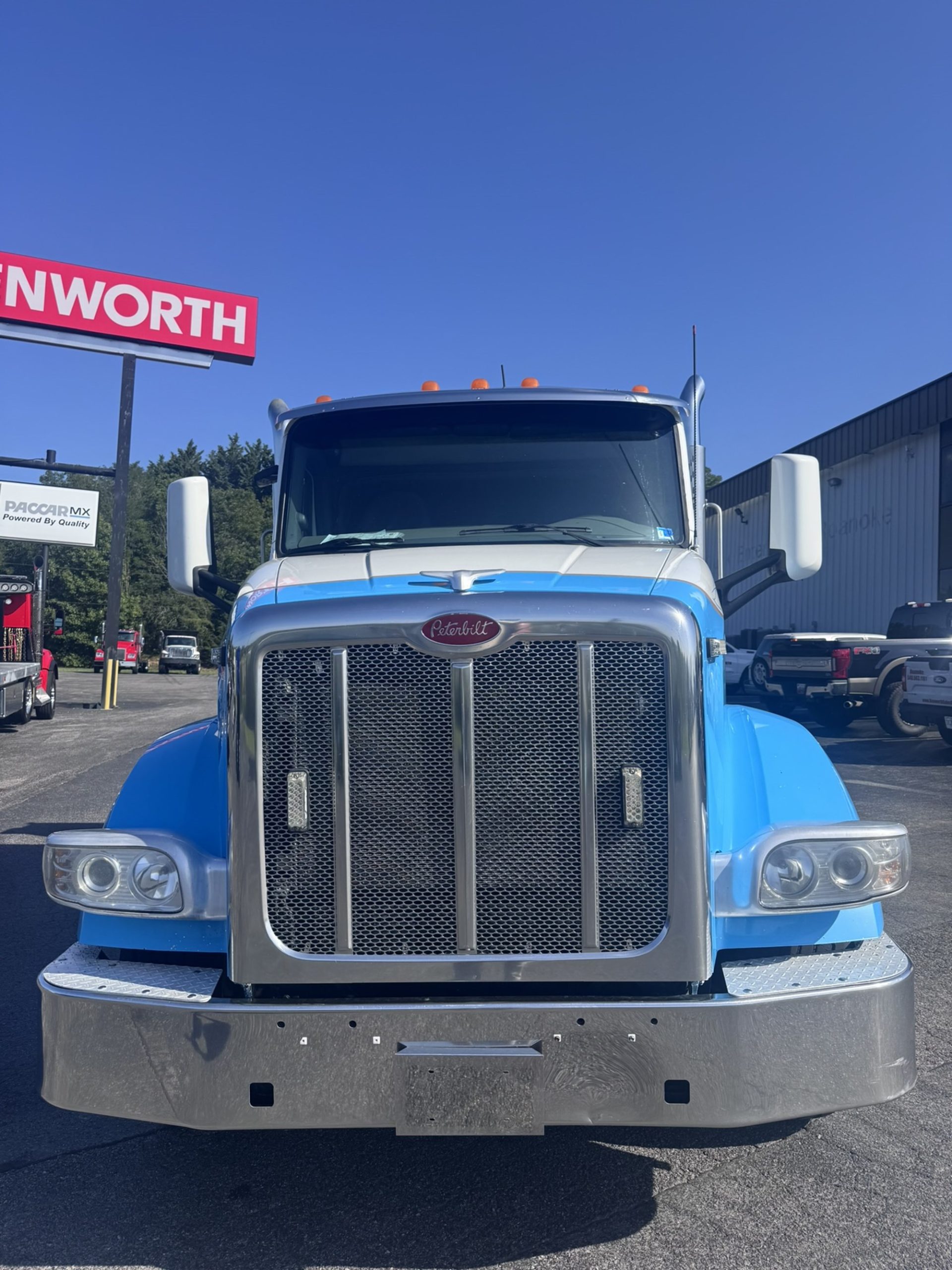 2015 Peterbilt 567 - image 4 of 6