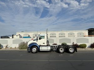 2016 Kenworth T680 GJ105549C-01