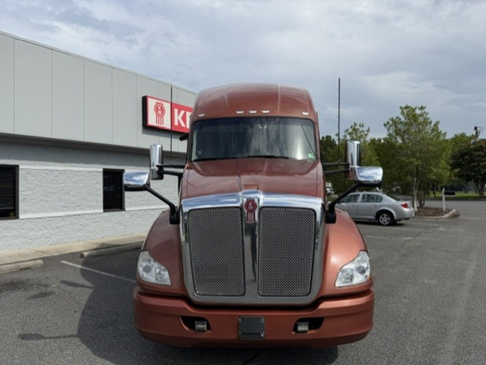 2020 Kenworth T680 2020 Kenworth T680 - image 2 of 6