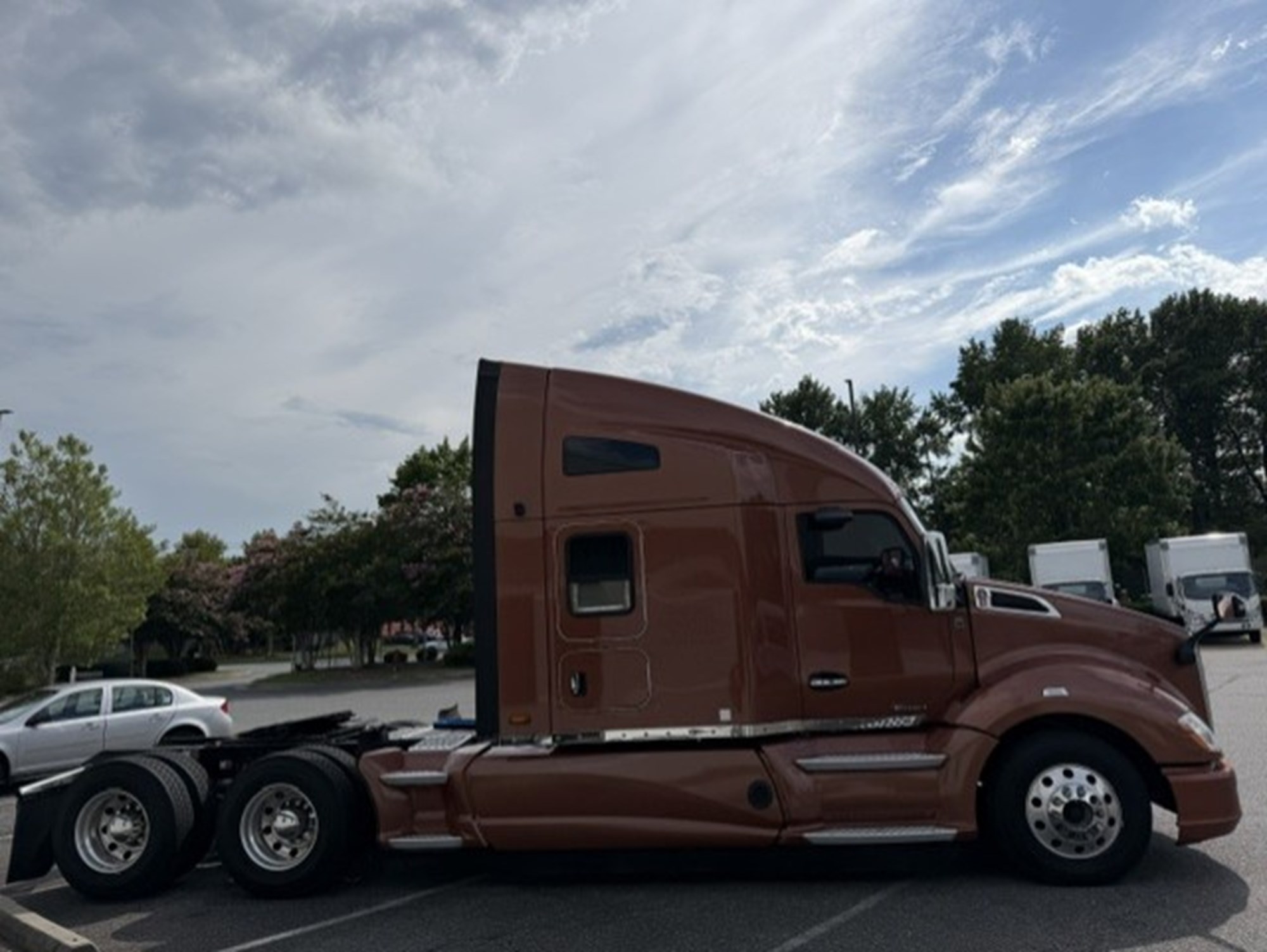 2020 Kenworth T680 2020 Kenworth T680 - image 3 of 6