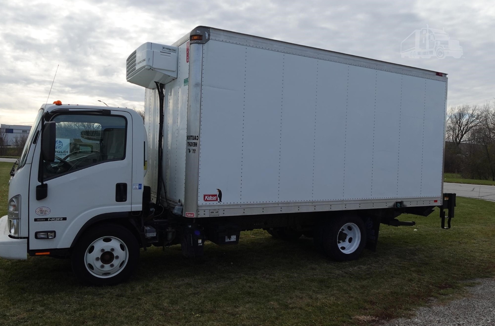 2018 Isuzu NQR 2018 Isuzu NQR - image 1 of 1