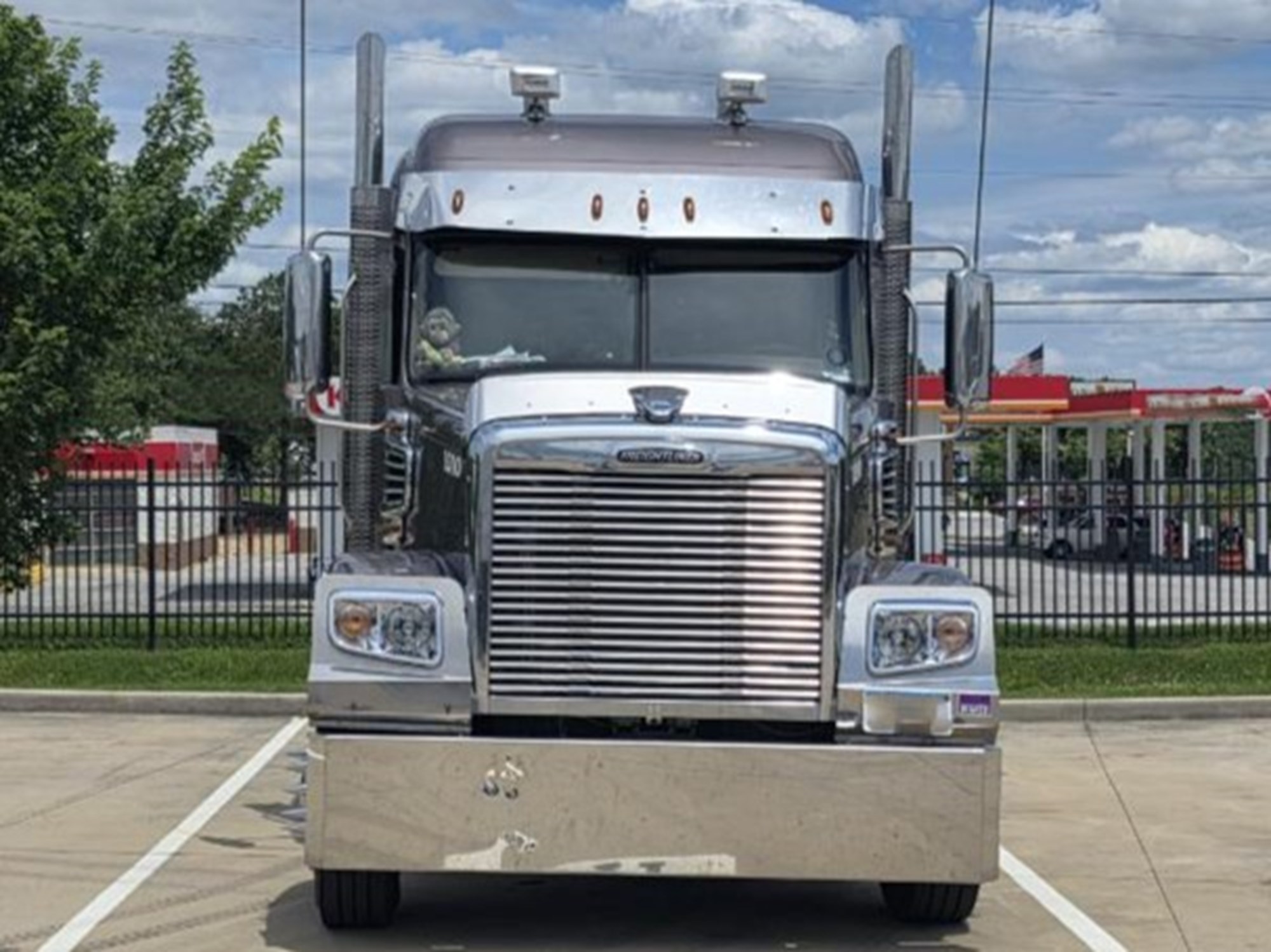 2018 Freightliner Coronado - image 3 of 6