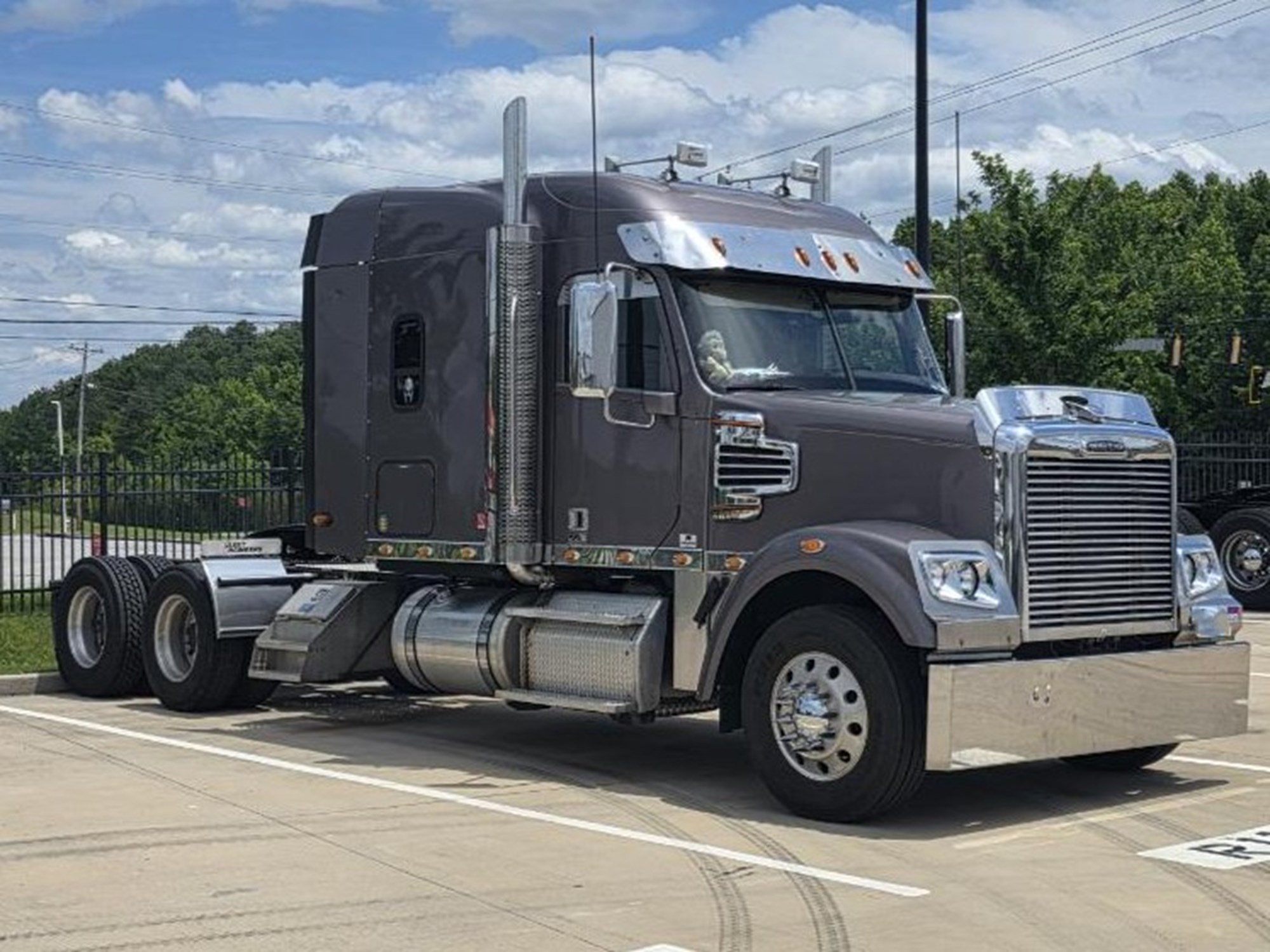 2018 Freightliner Coronado - image 4 of 6