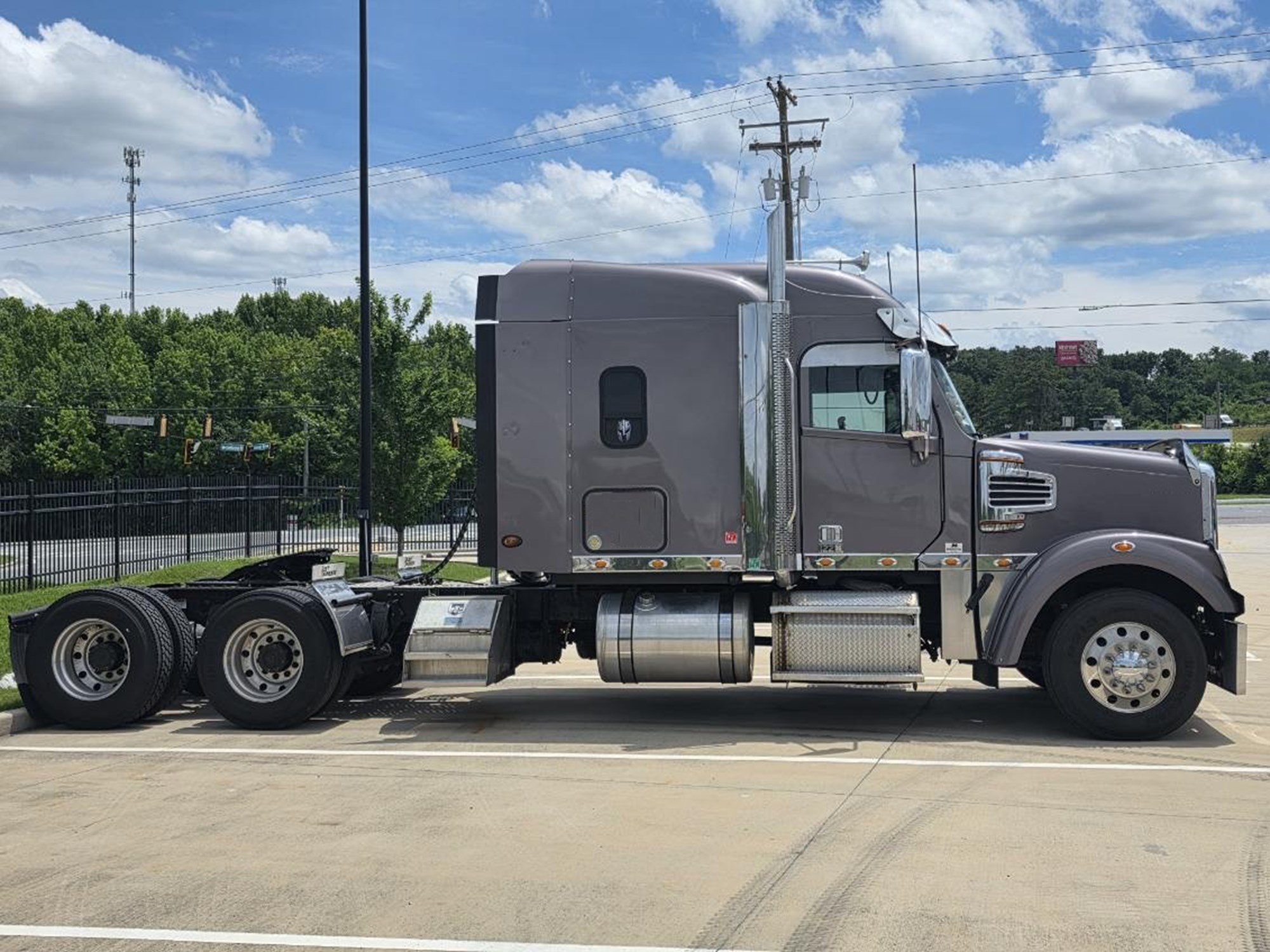 2018 Freightliner Coronado - image 5 of 6