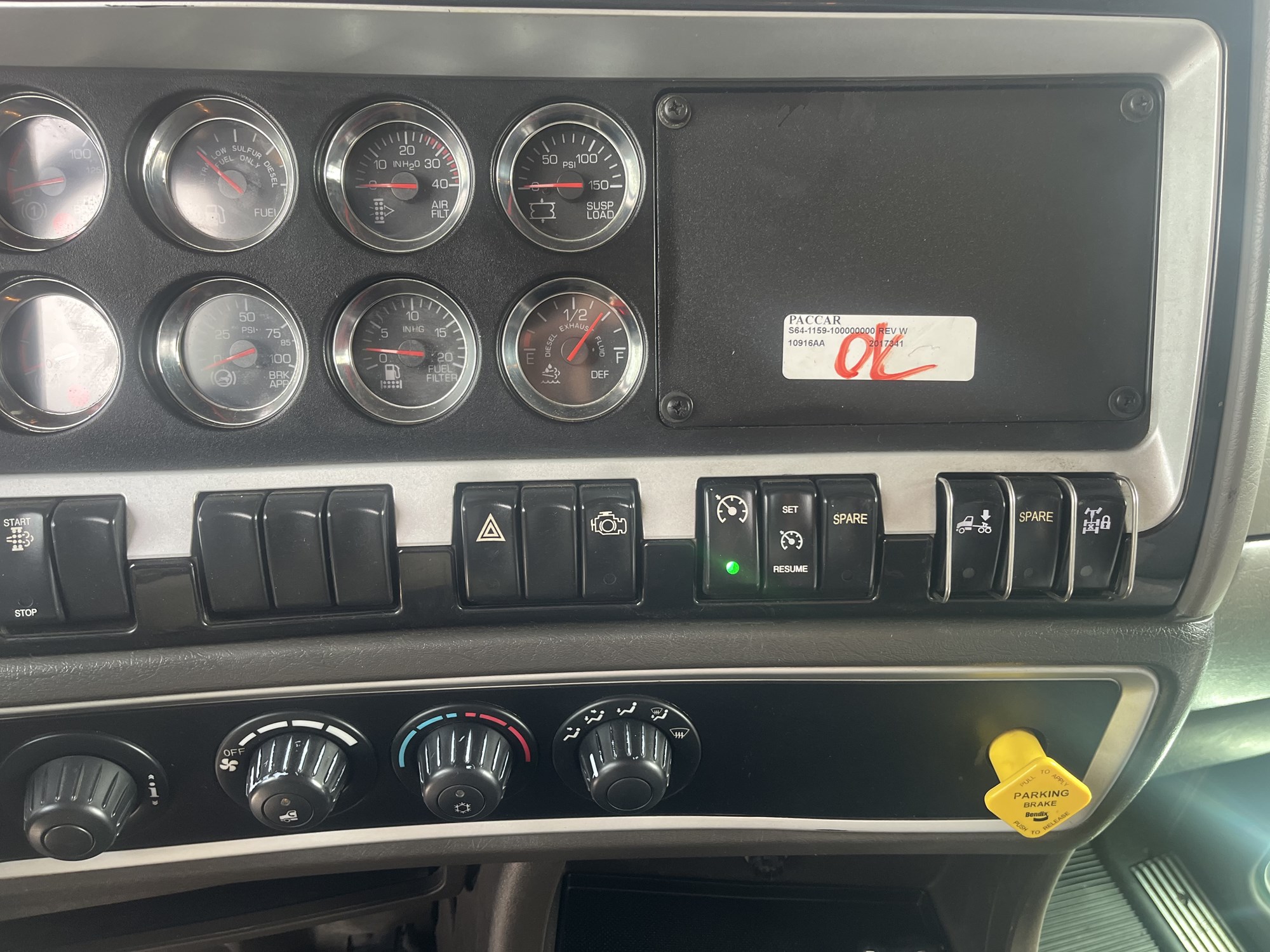 2019 Kenworth T440 2019 Kenworth T440 - image 3 of 6