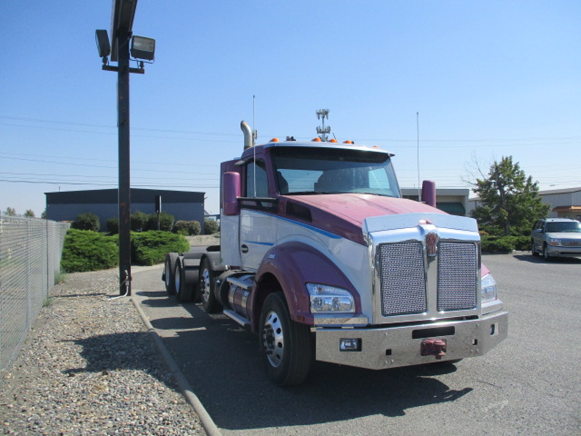 2019 Kenworth T880 2019 Kenworth T880 - image 2 of 6