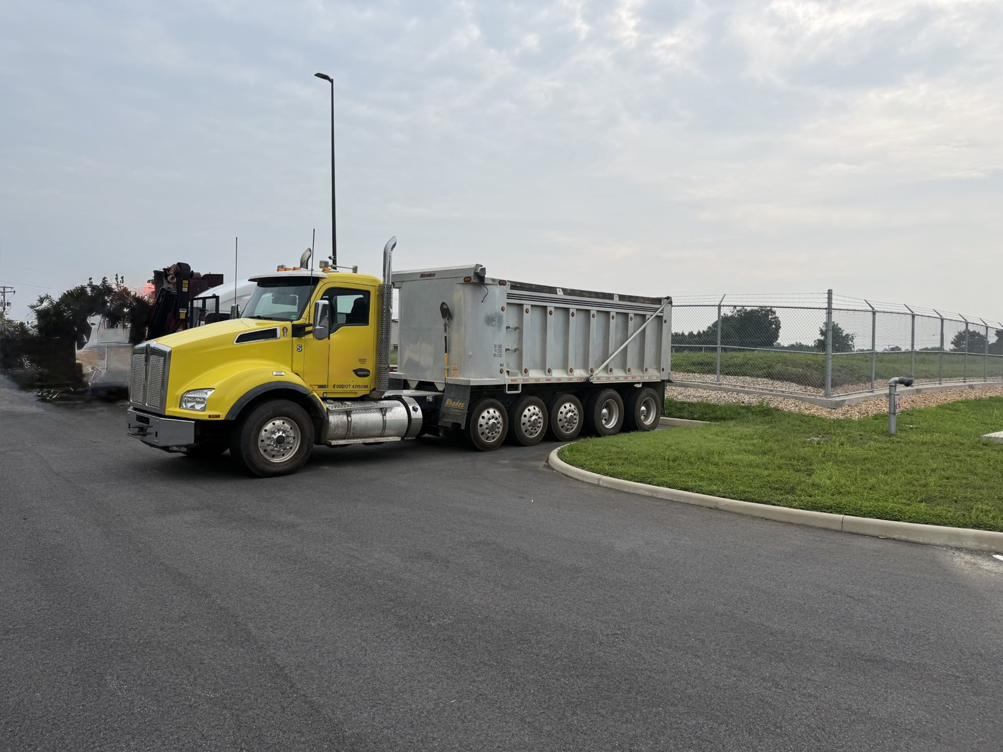 2019 Kenworth T880 2019 Kenworth T880 - image 4 of 6