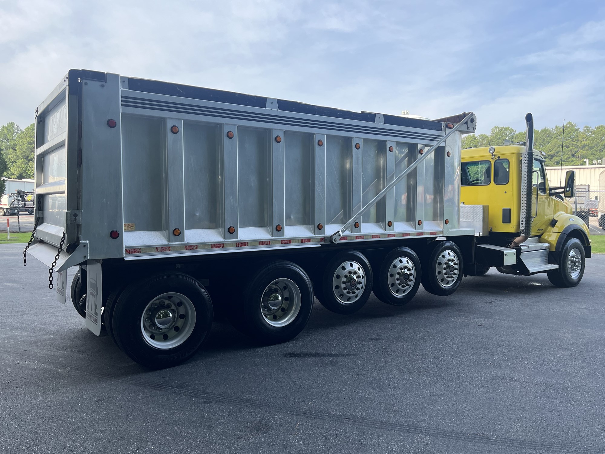 2019 Kenworth T880 2019 Kenworth T880 - image 4 of 6