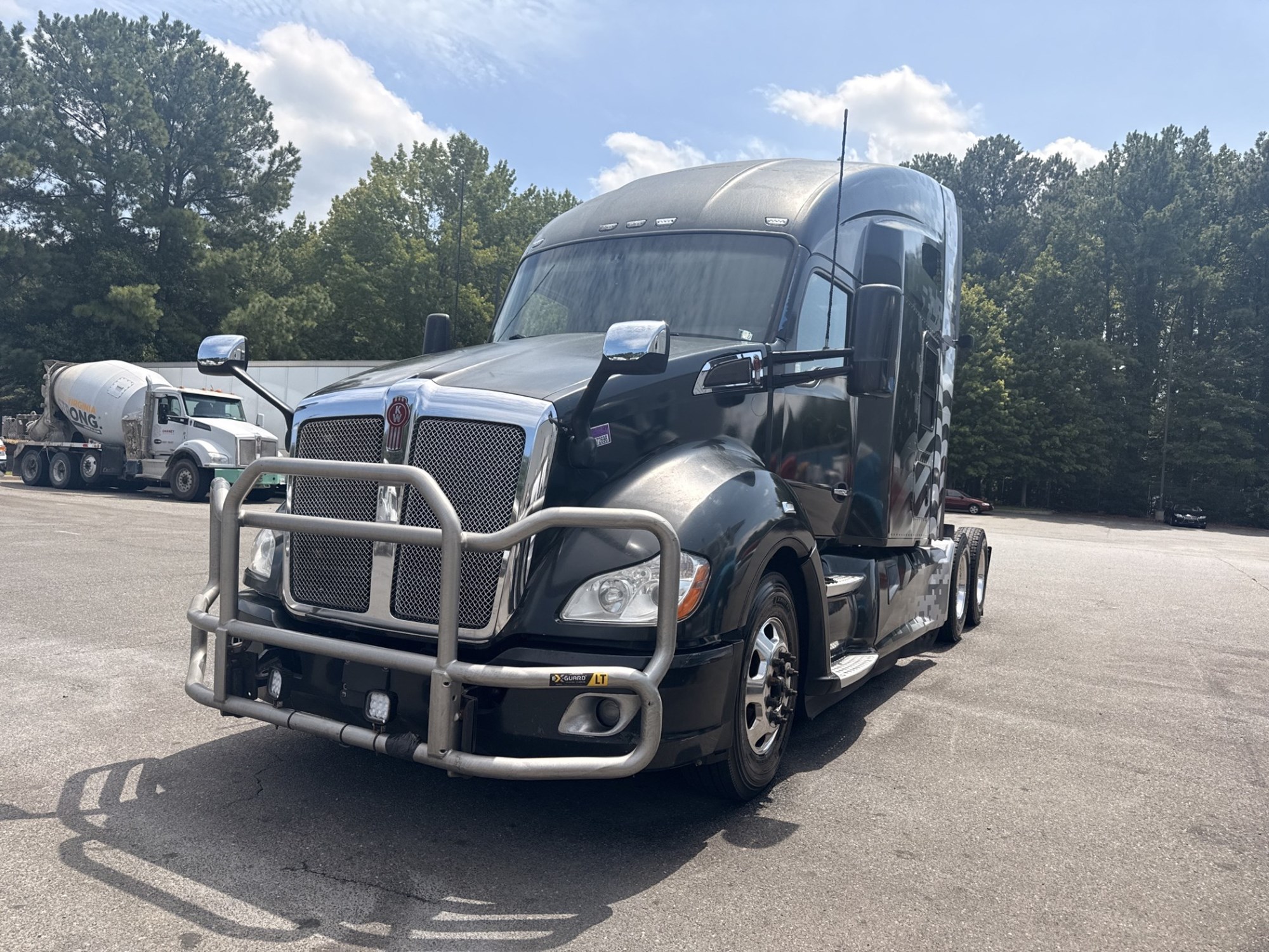 2022 Kenworth T680 2022 Kenworth T680 - image 1 of 6