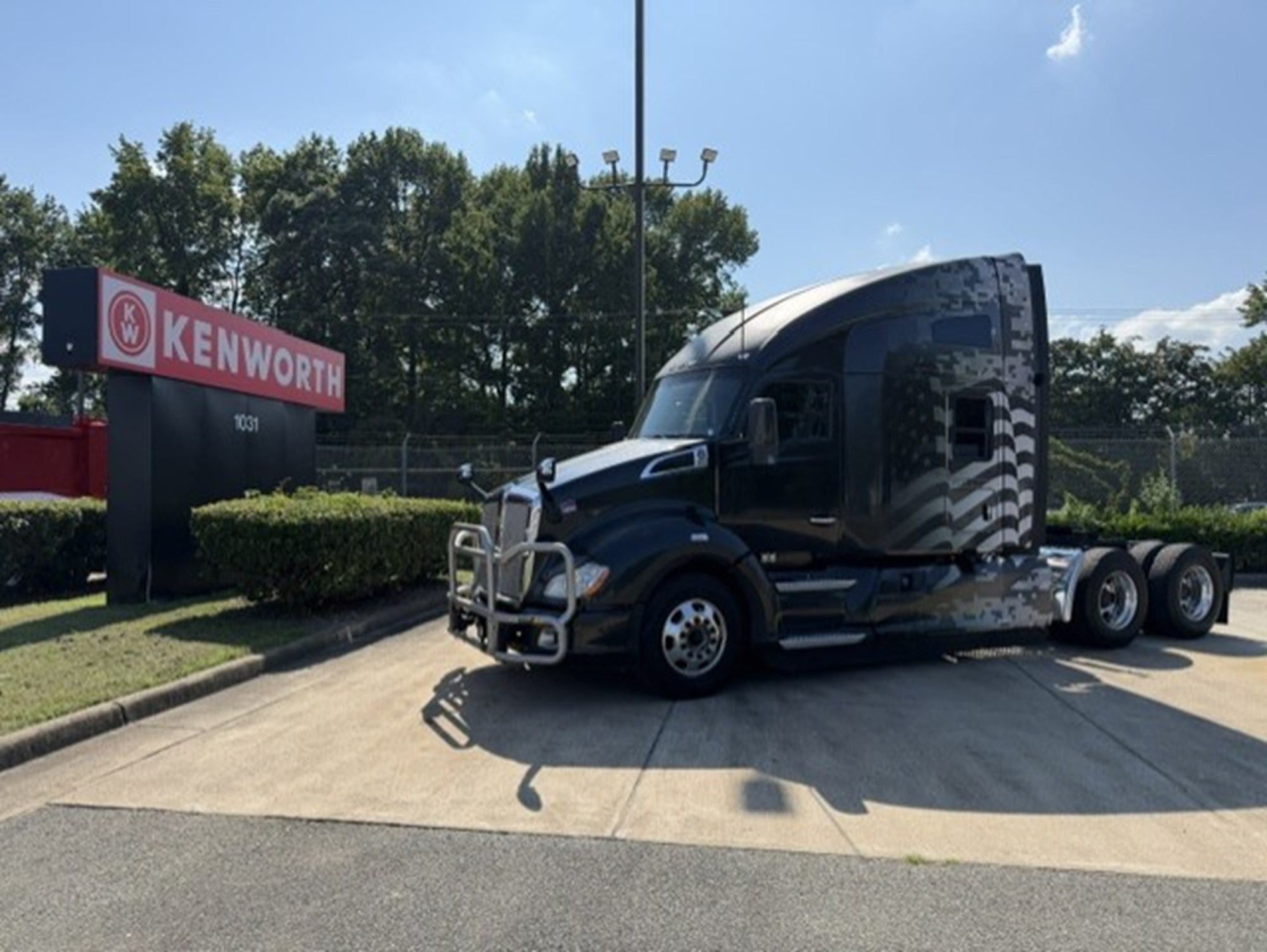 2019 Kenworth T680 - image 1 of 6
