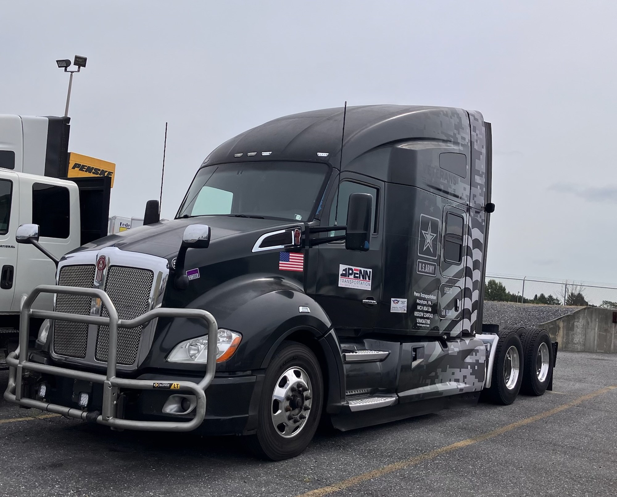 2022 Kenworth T680 2022 Kenworth T680 - image 1 of 6