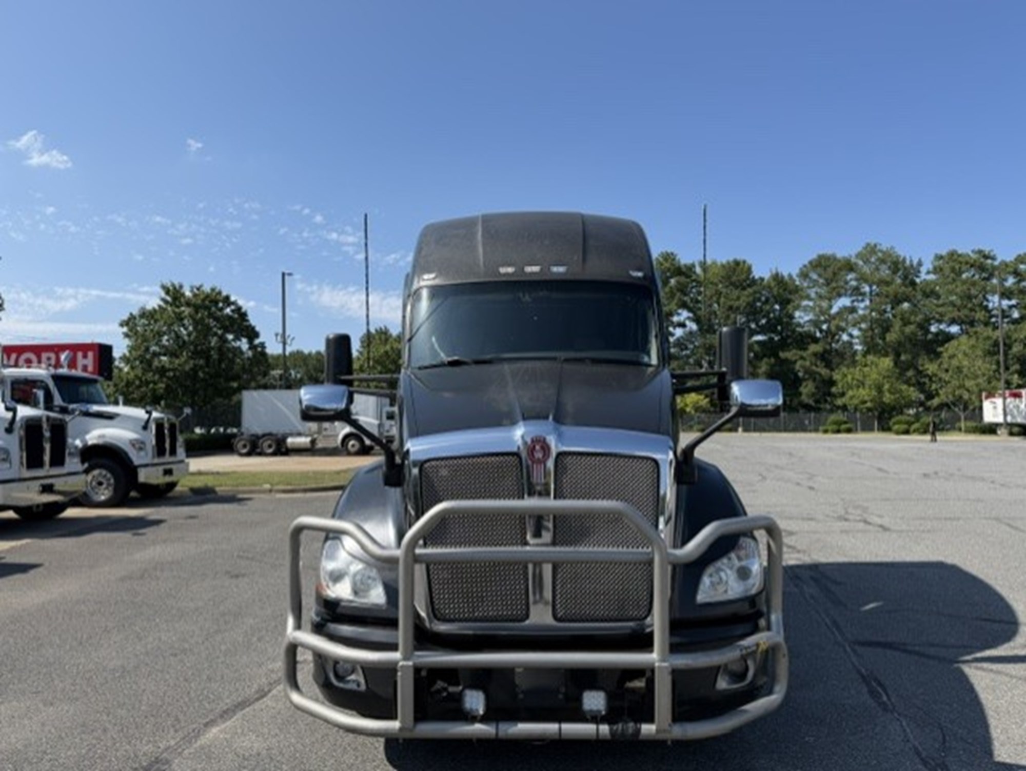 2019 Kenworth T680 - image 2 of 6