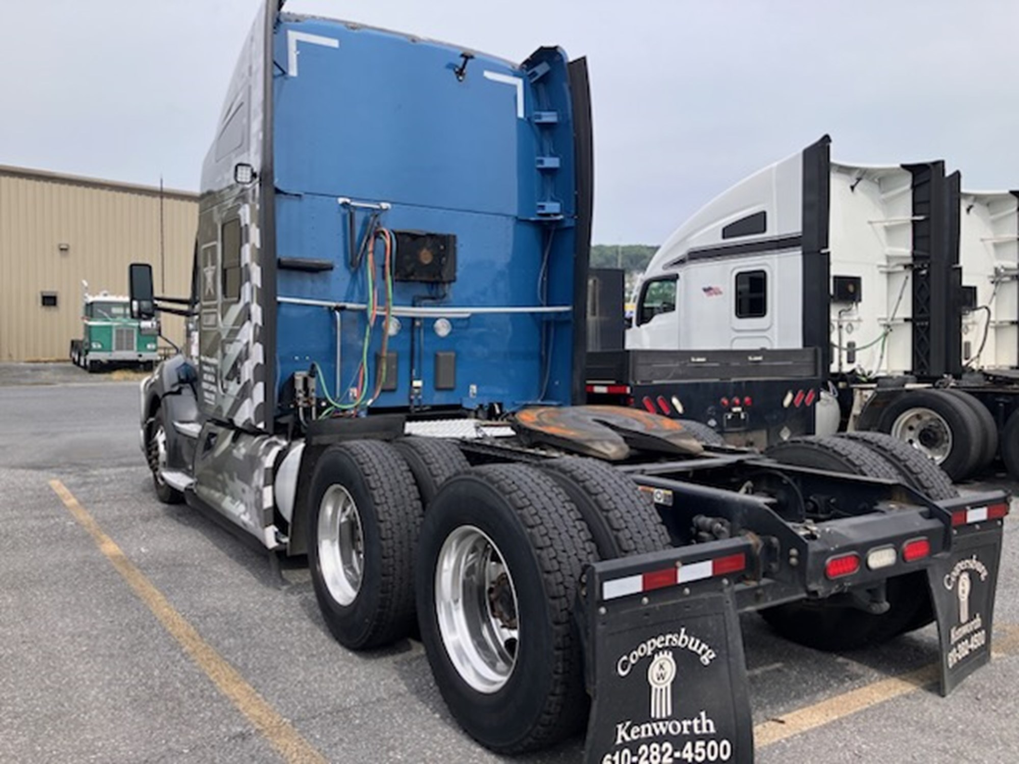 2022 Kenworth T680 2022 Kenworth T680 - image 2 of 6