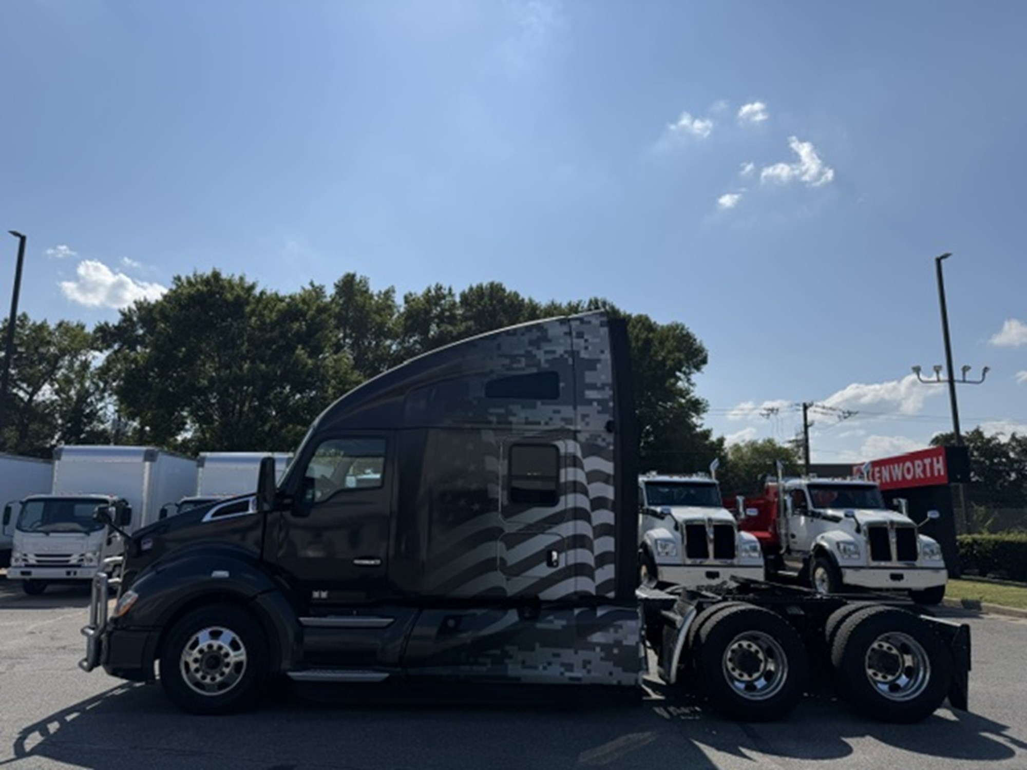 2019 Kenworth T680 - image 4 of 6