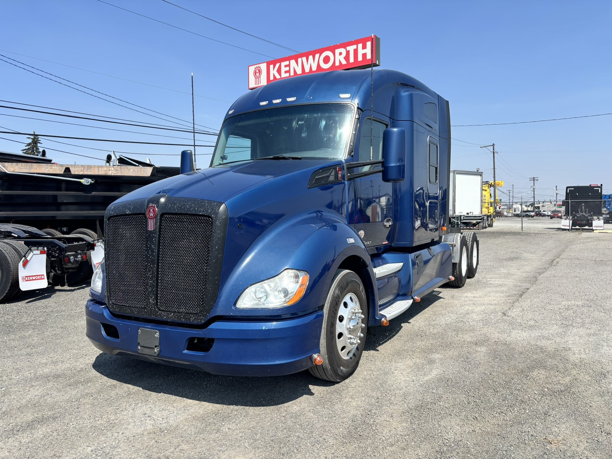2020 Kenworth T680 2020 Kenworth T680 - image 1 of 6
