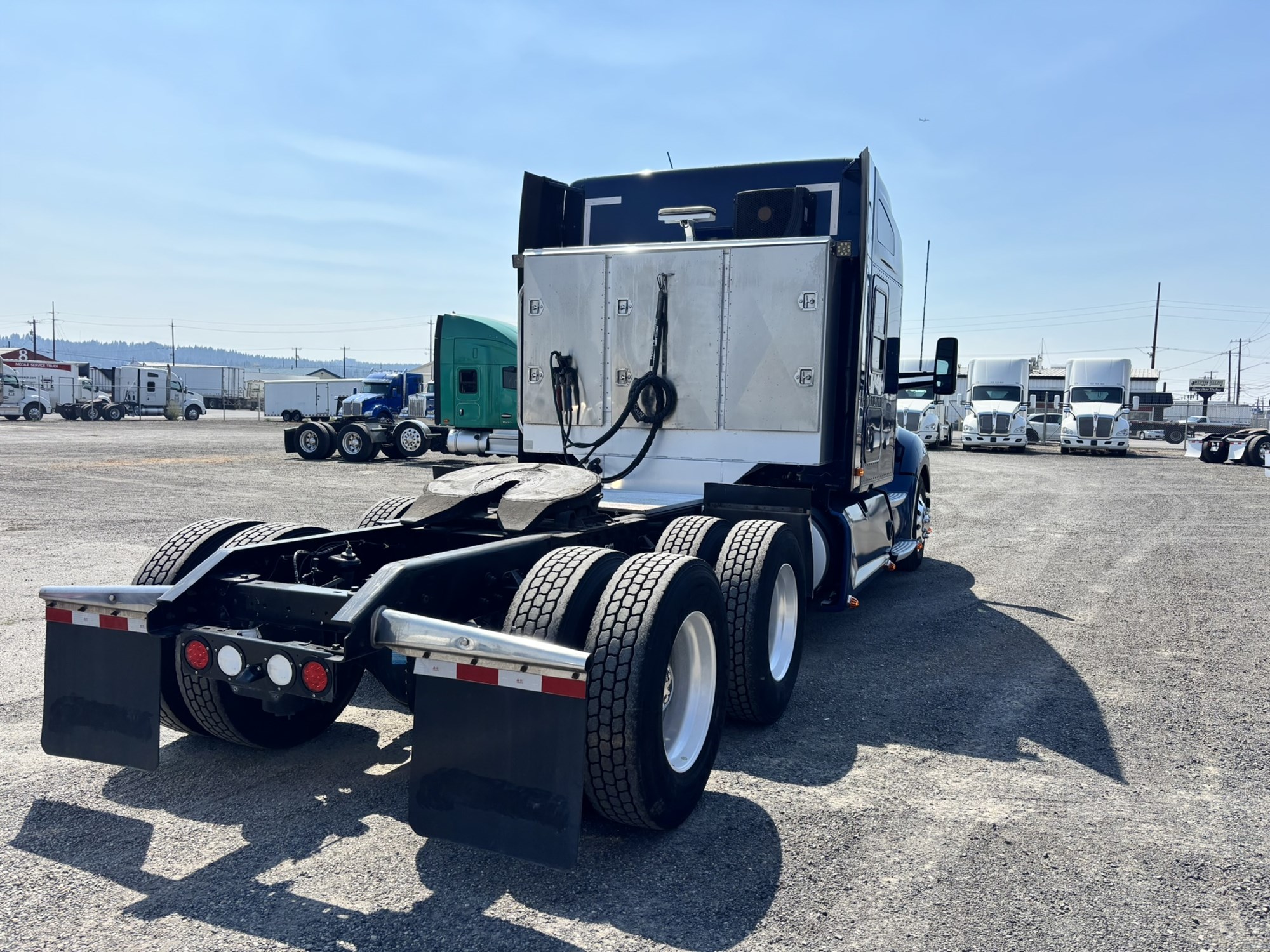 2020 Kenworth T680 2020 Kenworth T680 - image 3 of 6