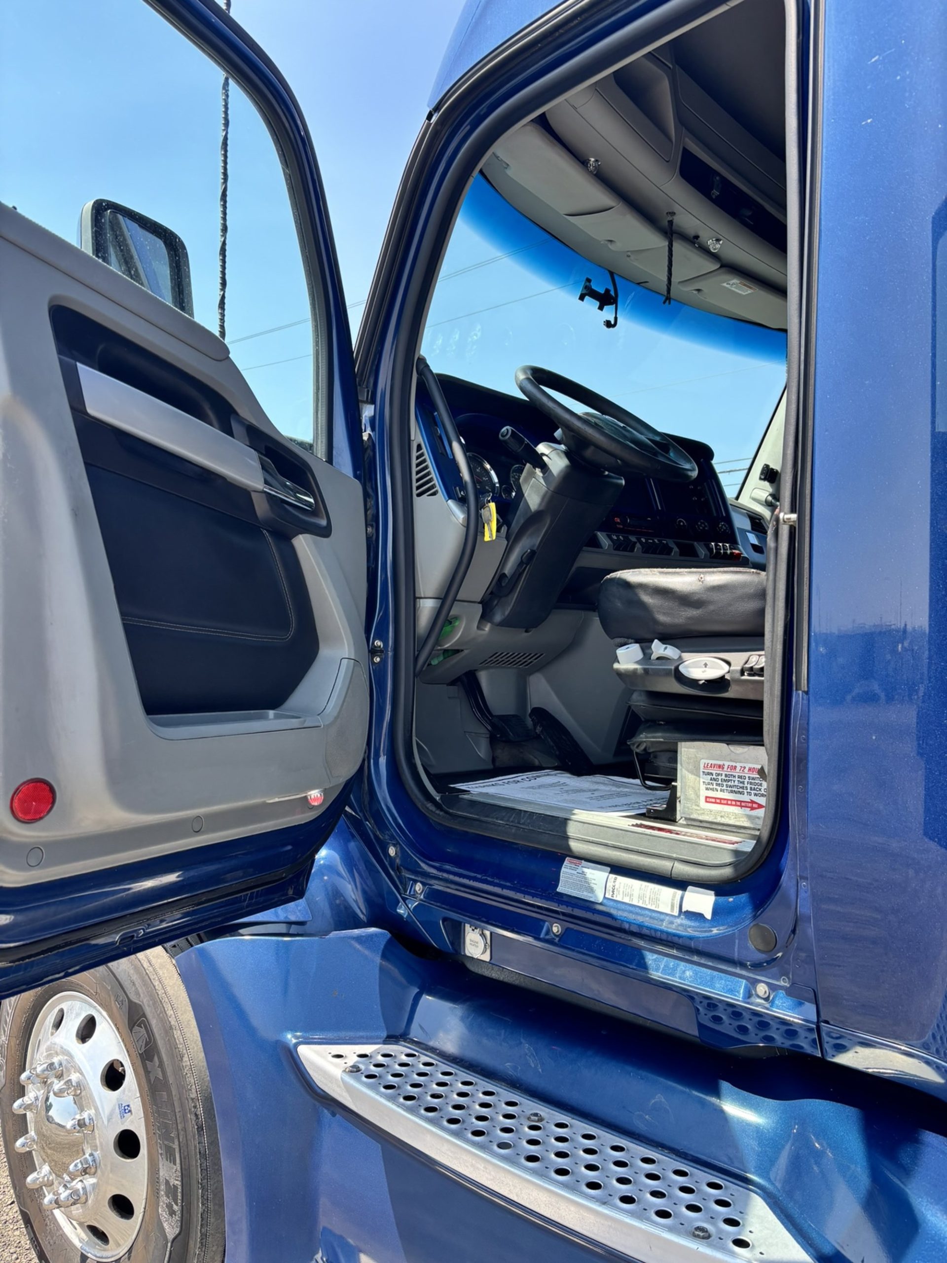 2020 Kenworth T680 2020 Kenworth T680 - image 5 of 6