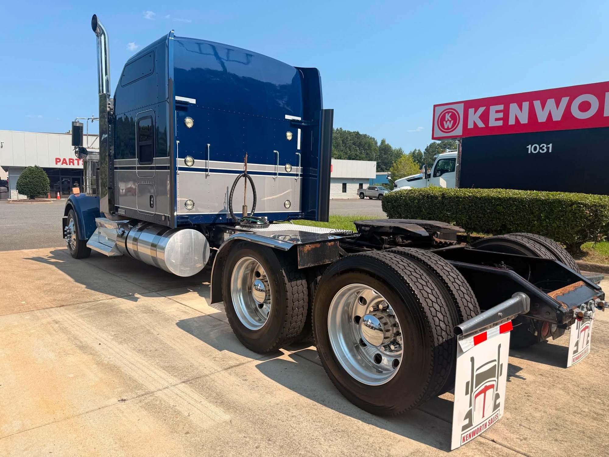 2020 Kenworth W900L - image 4 of 6