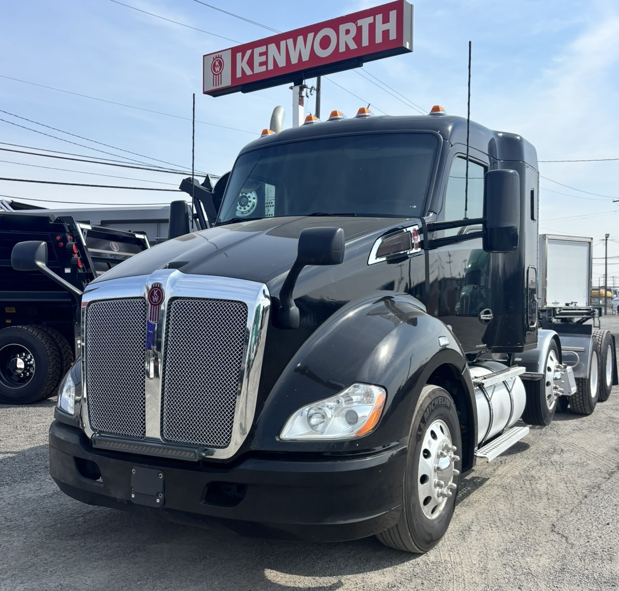 2020 Kenworth T680 - image 1 of 6