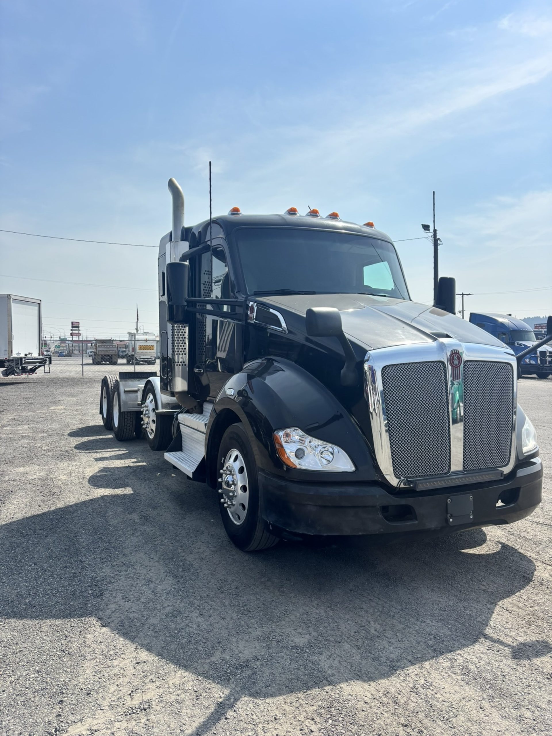 2020 Kenworth T680 - image 4 of 6