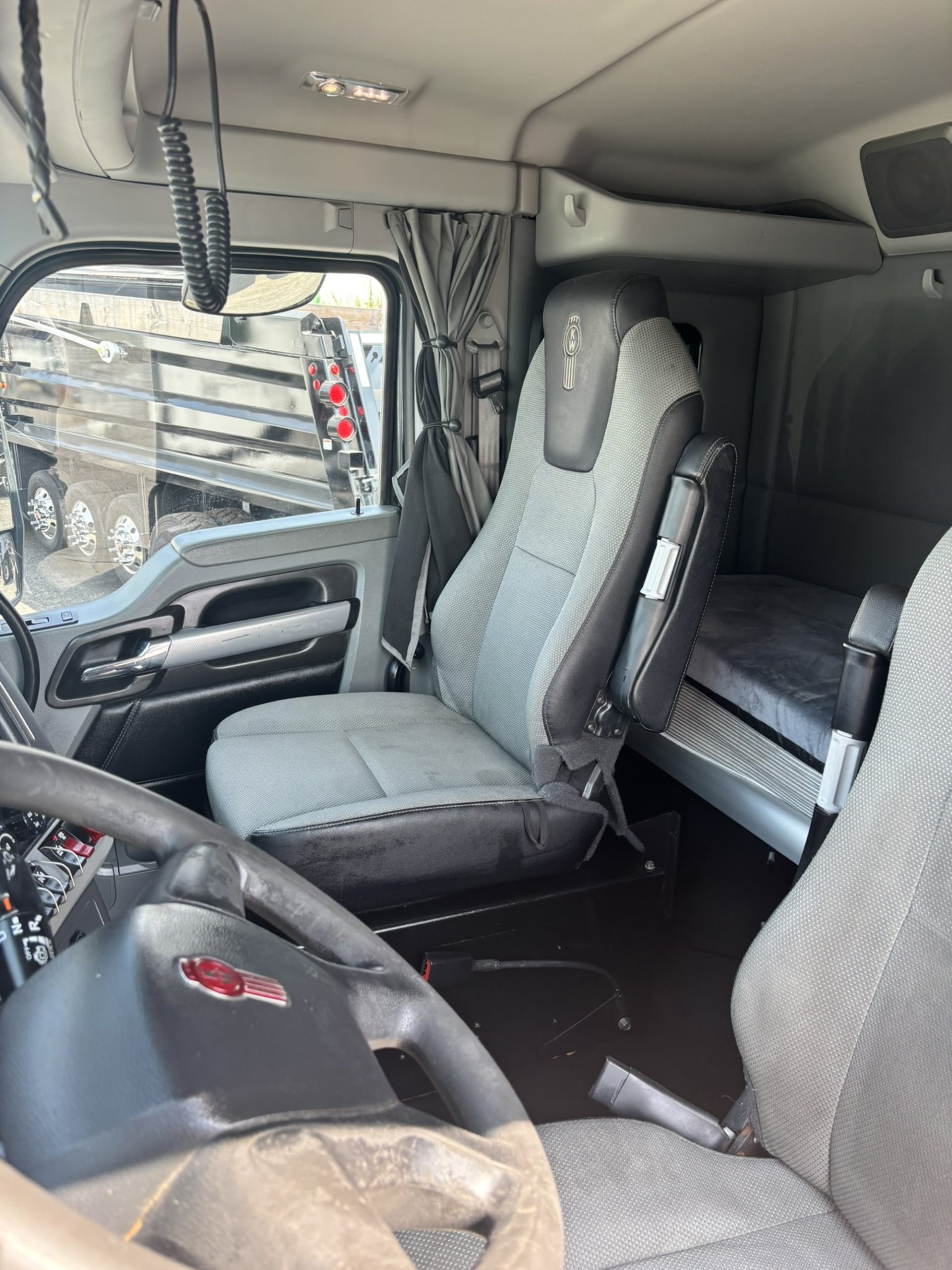 2020 Kenworth T680 - image 6 of 6