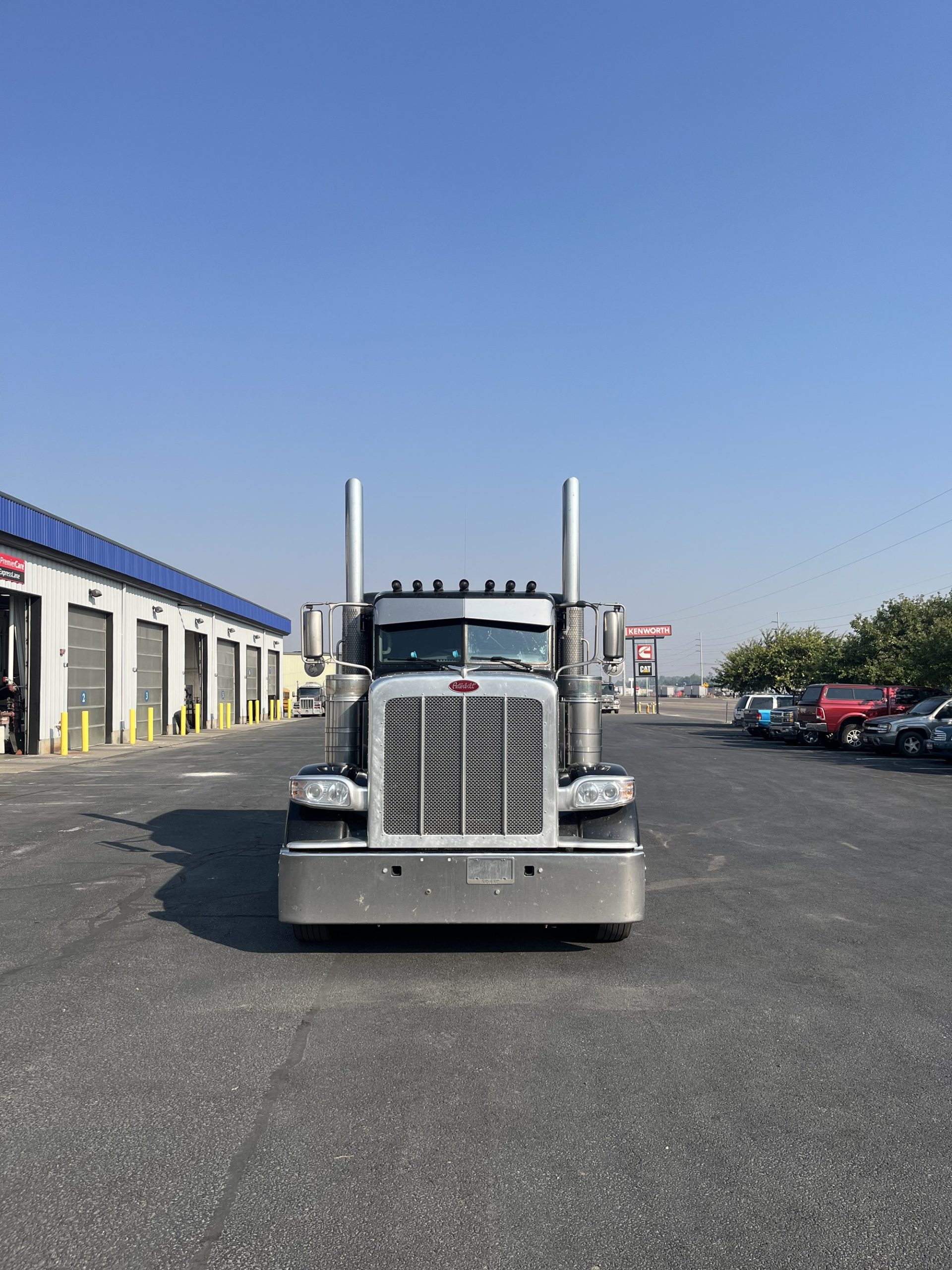 2021 Peterbilt 389 2021 Peterbilt 389 - image 2 of 6