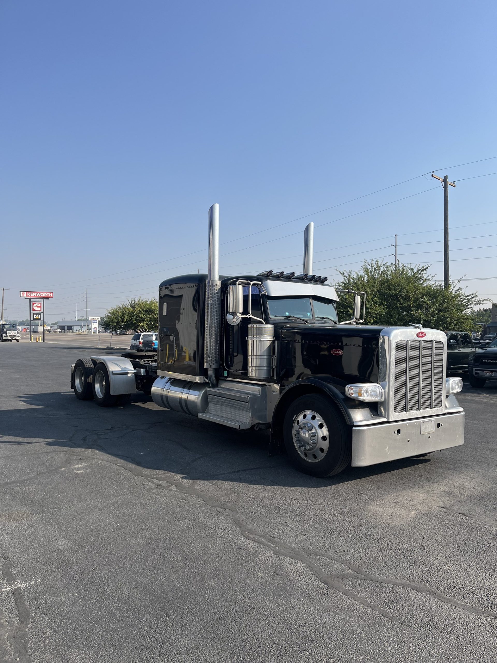 2021 Peterbilt 389 2021 Peterbilt 389 - image 3 of 6