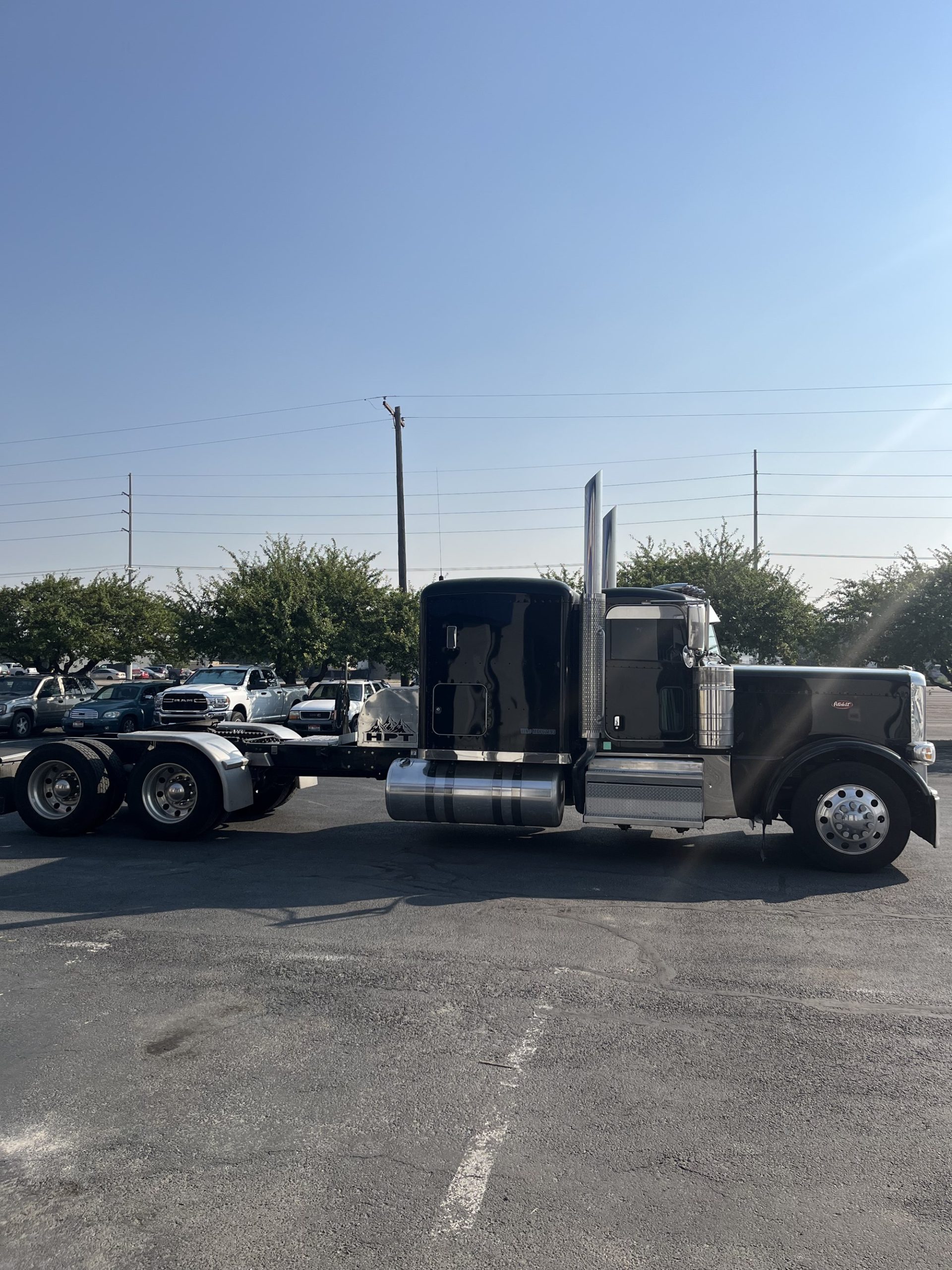 2021 Peterbilt 389 2021 Peterbilt 389 - image 4 of 6