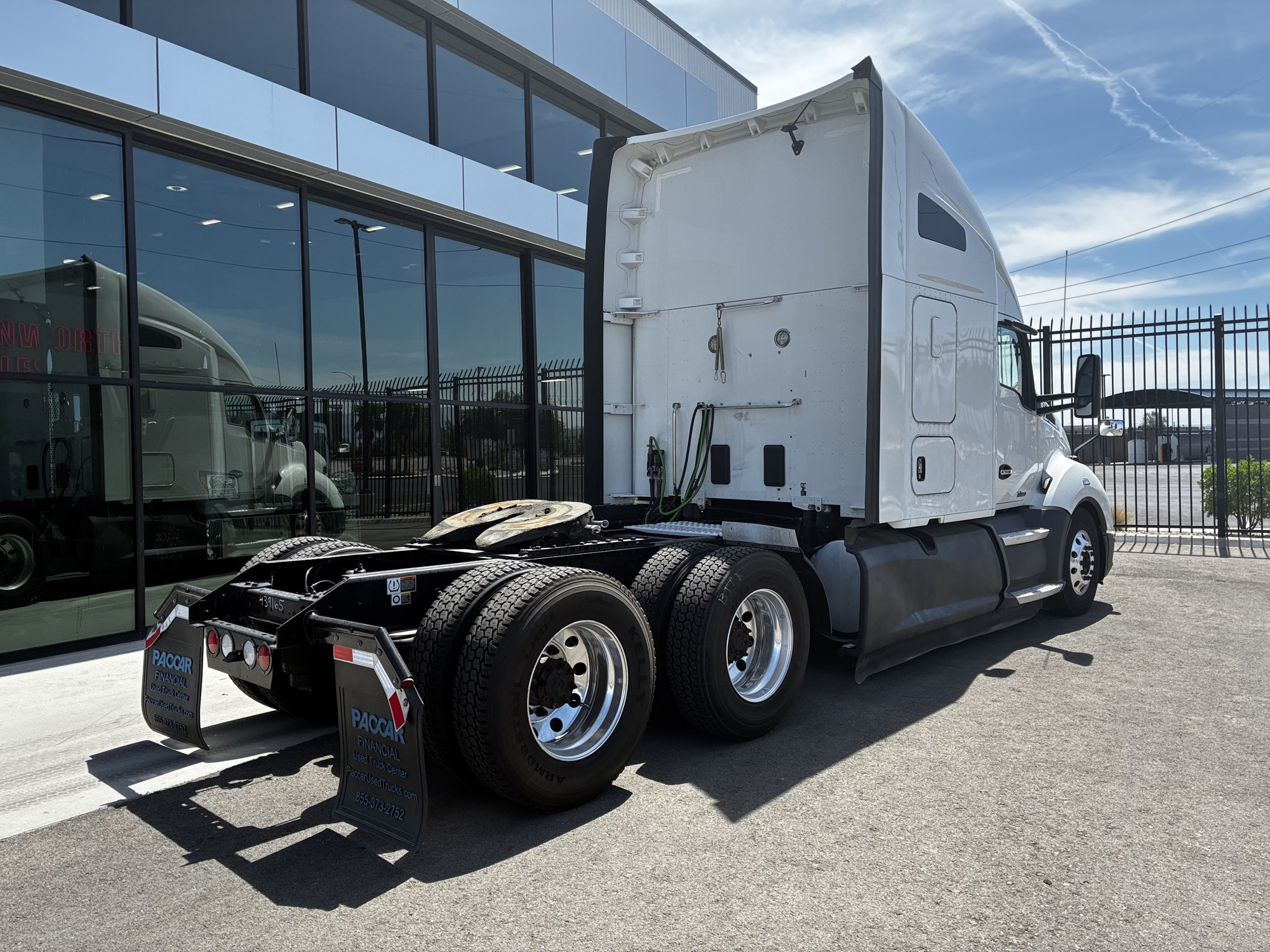 2021 Kenworth T680 - image 3 of 6