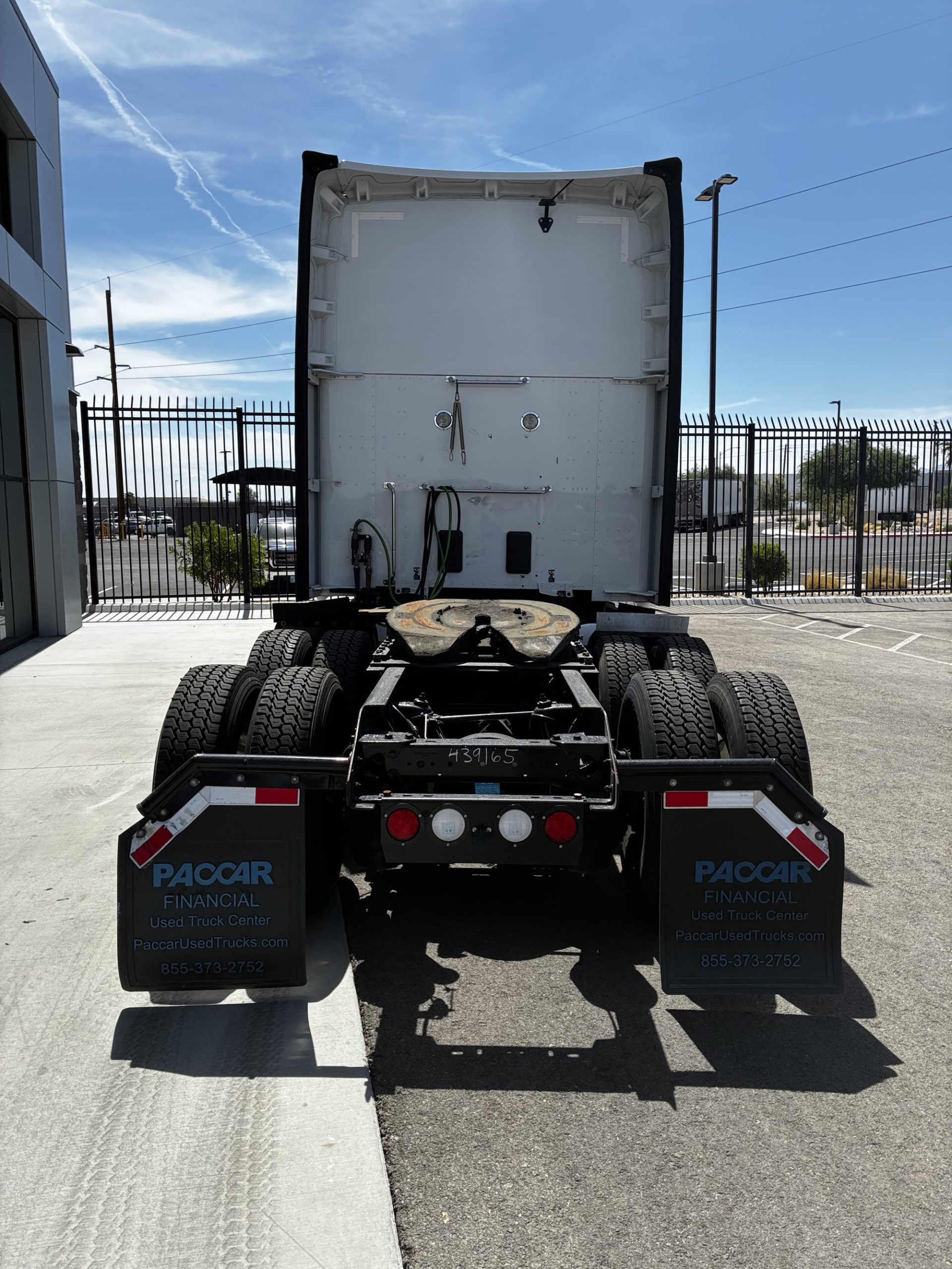 2021 Kenworth T680 - image 4 of 6