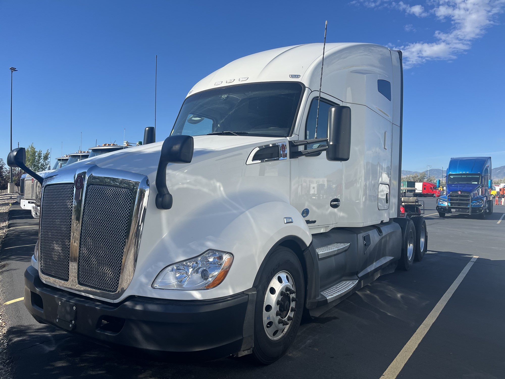 2021 Kenworth T680 2021 Kenworth T680 - image 1 of 1