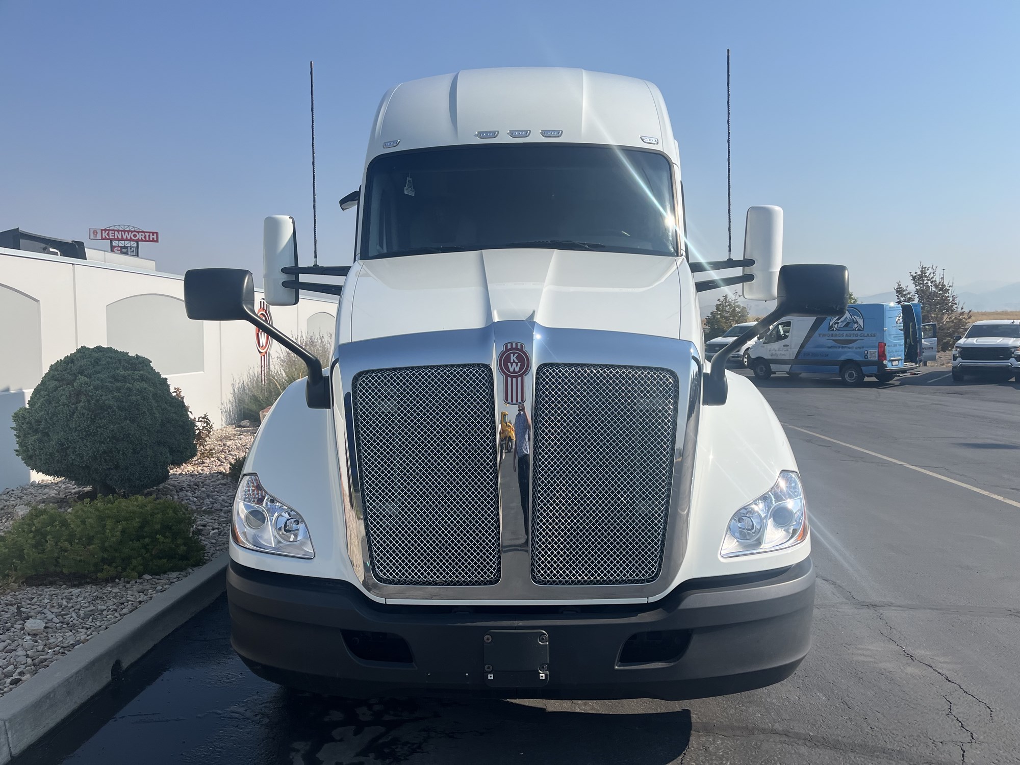 2021 Kenworth T680 2021 Kenworth T680 - image 3 of 6