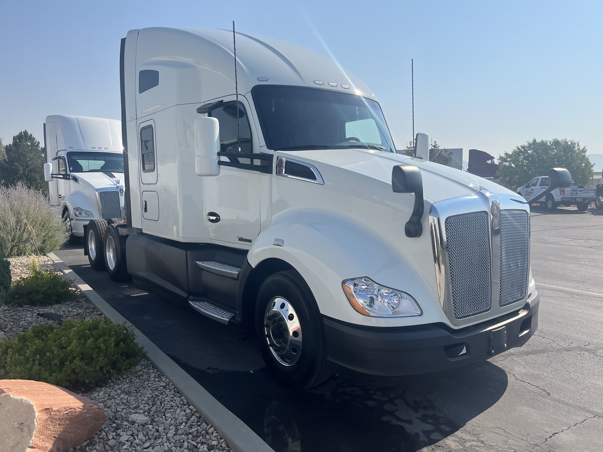 2021 Kenworth T680 2021 Kenworth T680 - image 4 of 6