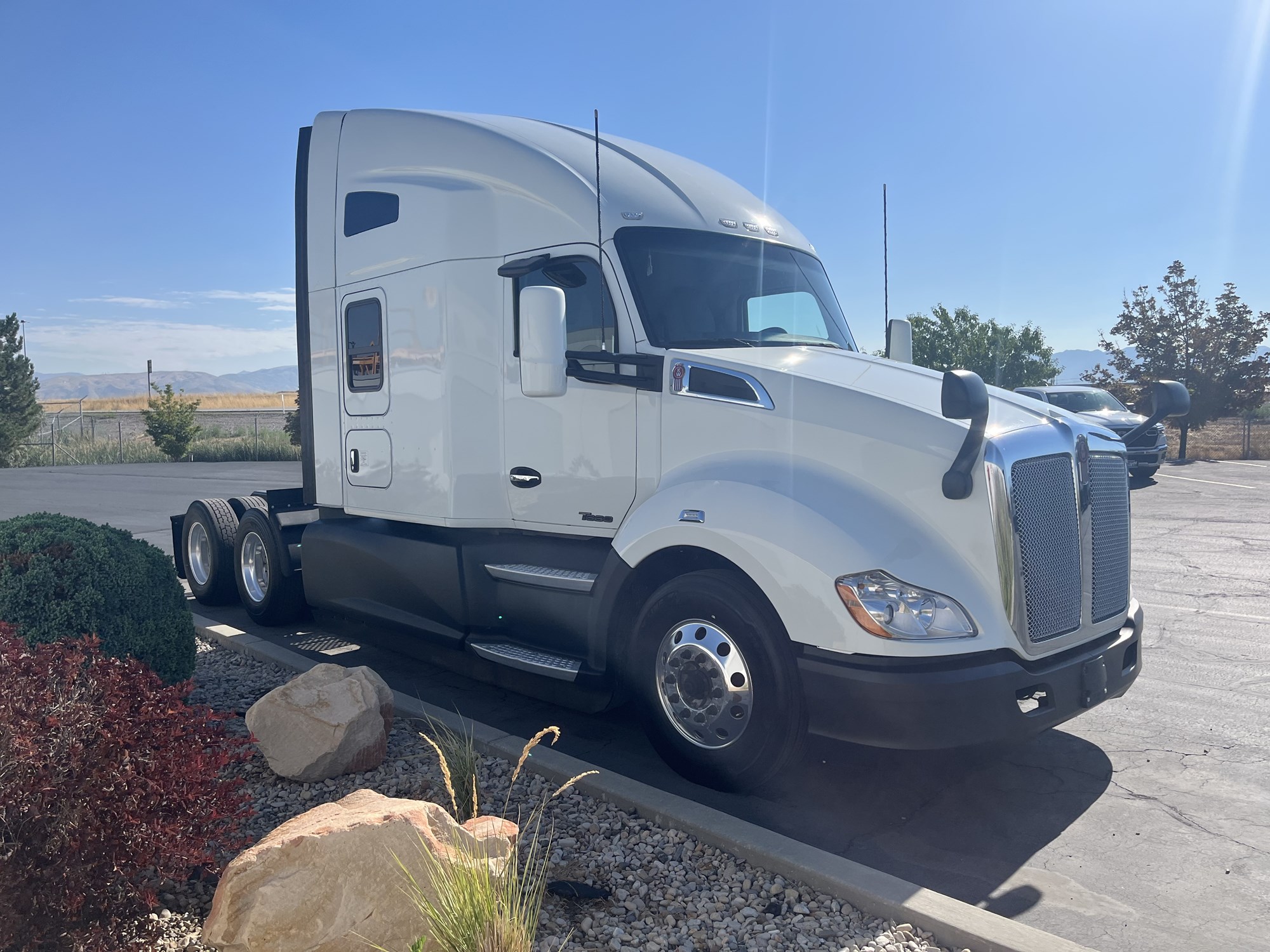 2021 Kenworth T680 - image 4 of 6