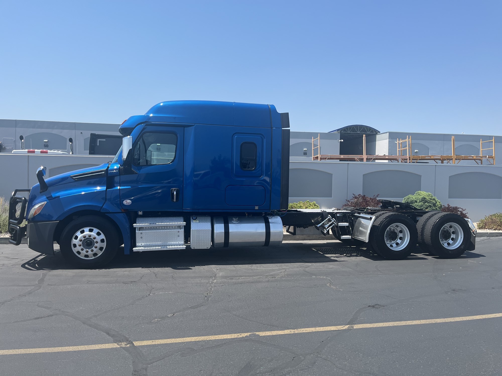 2021 Freightliner Cascadia 2021 Freightliner Cascadia - image 1 of 6