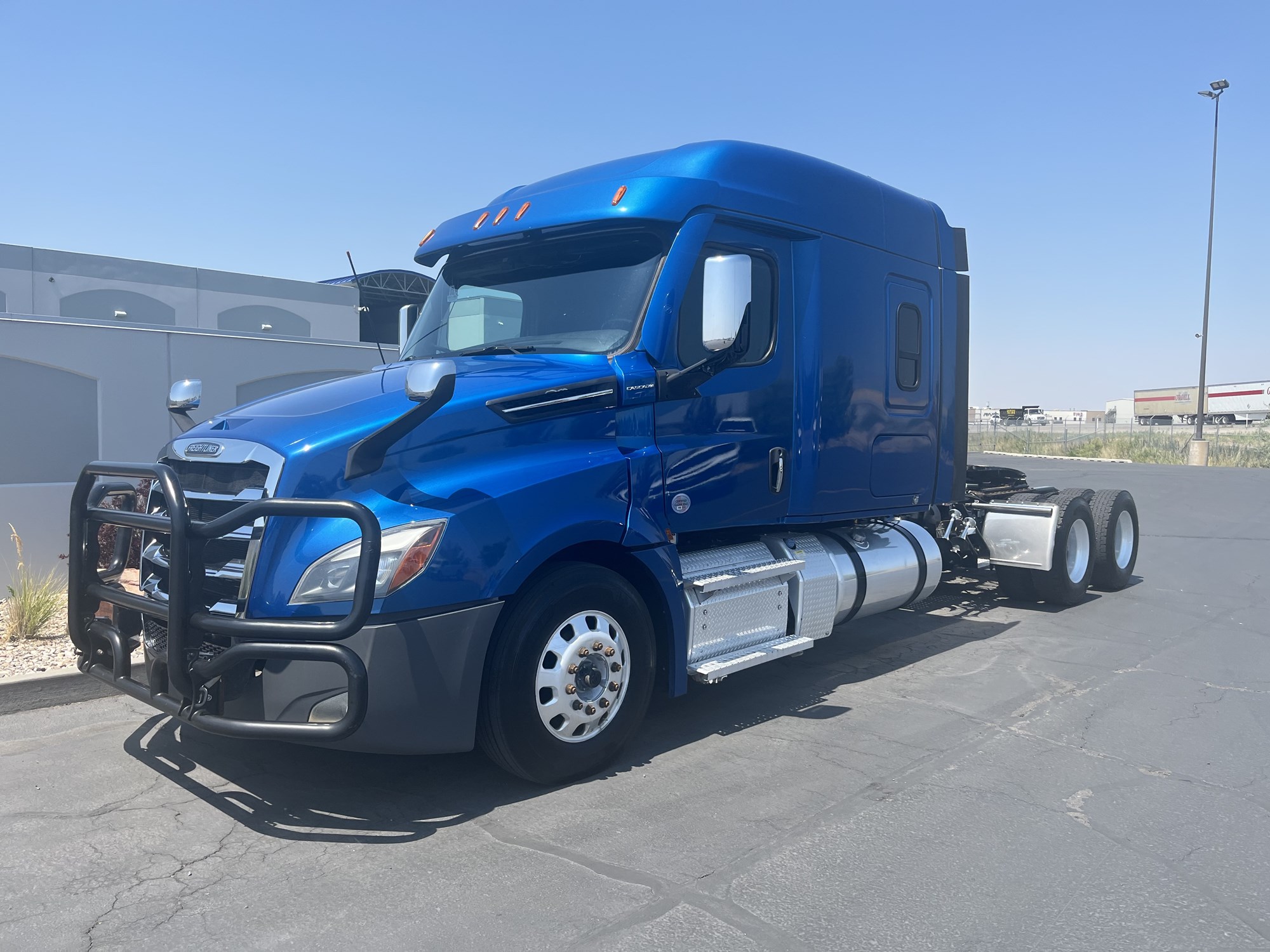 2021 Freightliner Cascadia 2021 Freightliner Cascadia - image 2 of 6